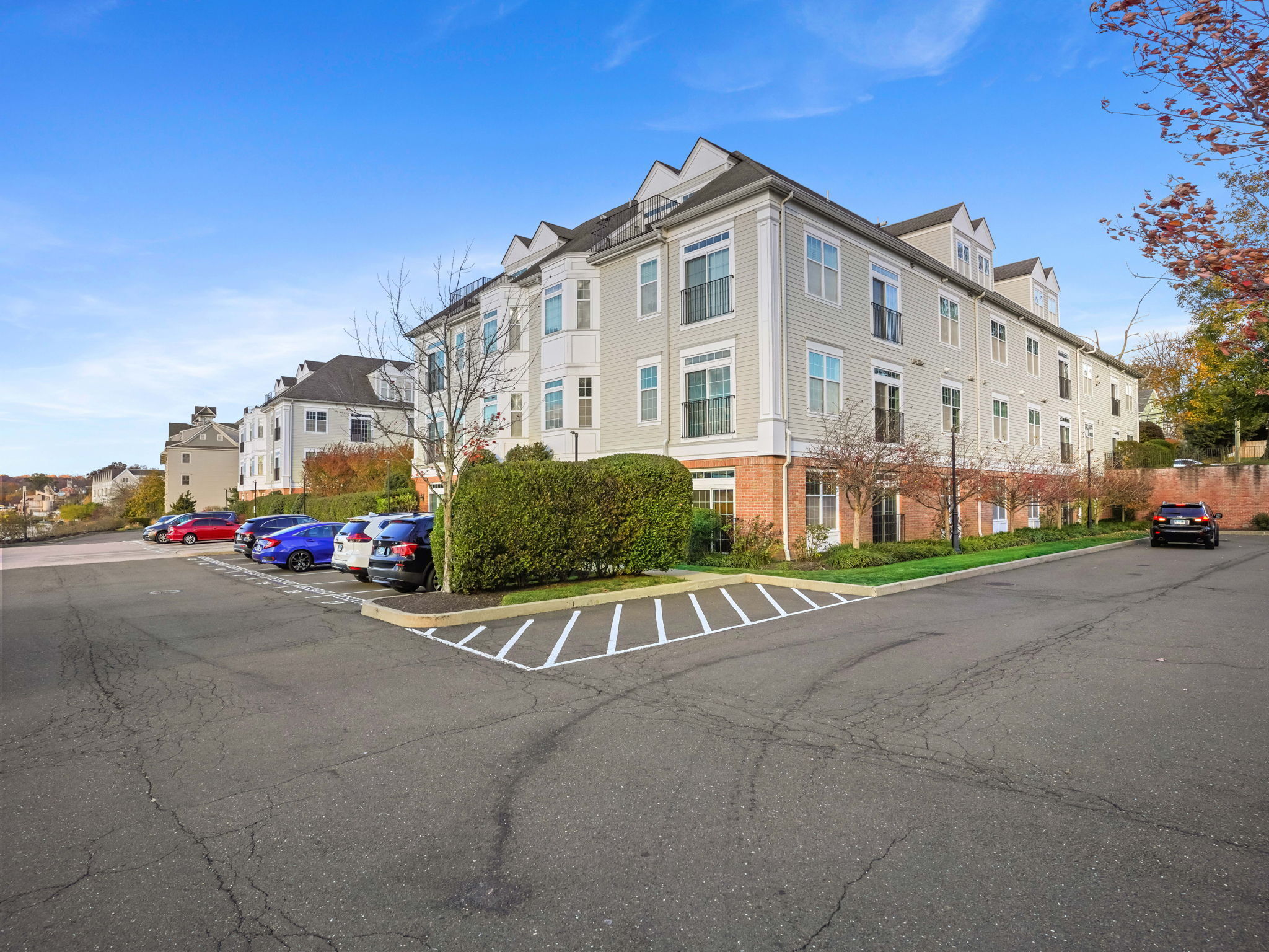 144 East Avenue APT B404