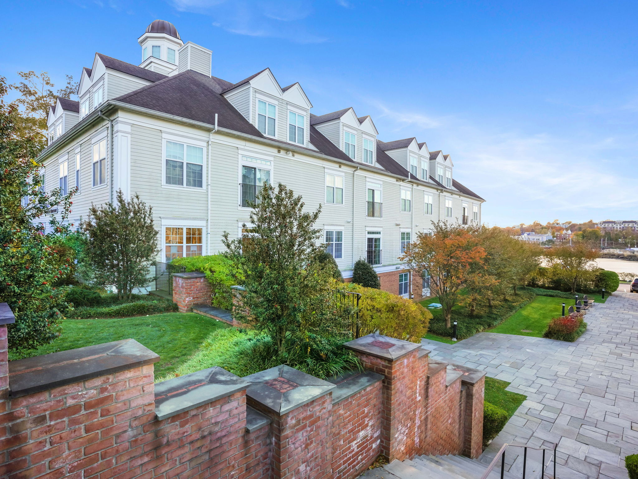 144 East Avenue APT B404