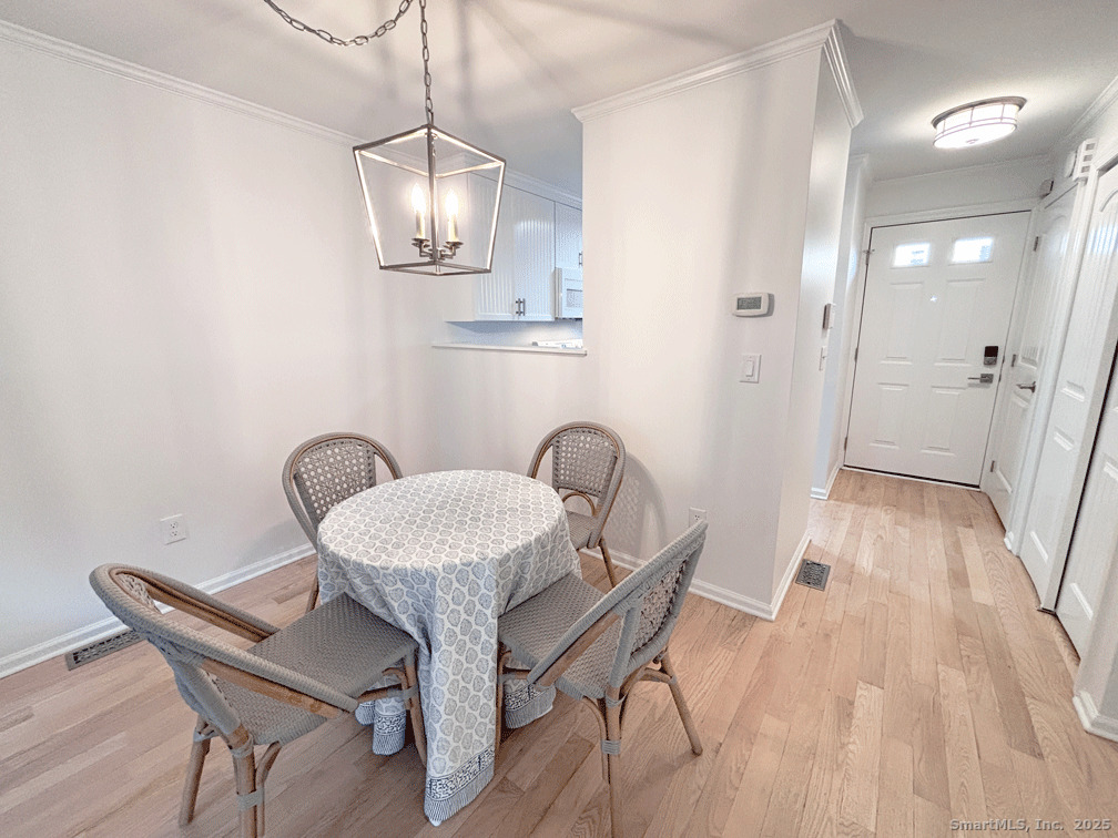 2 West Avenue APT 5