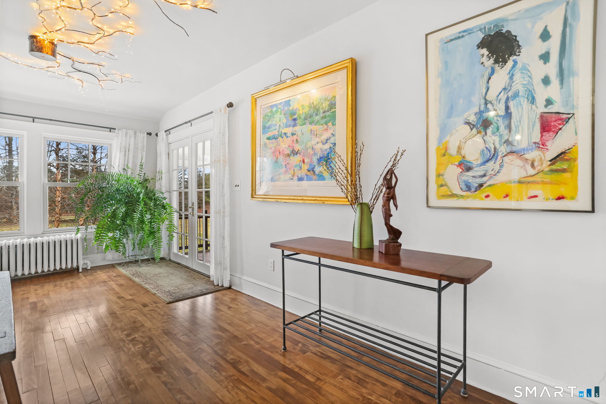 98 Comstock Hill Avenue