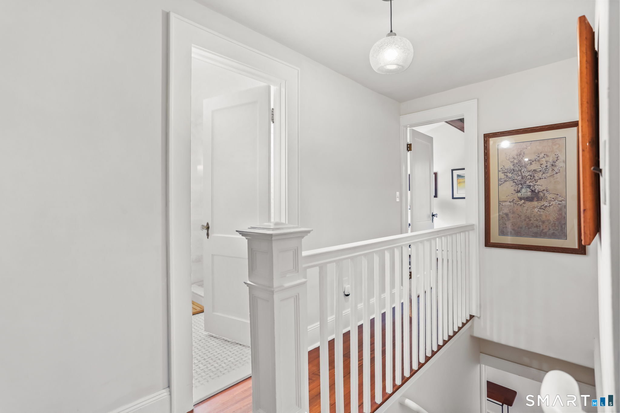 98 Comstock Hill Avenue