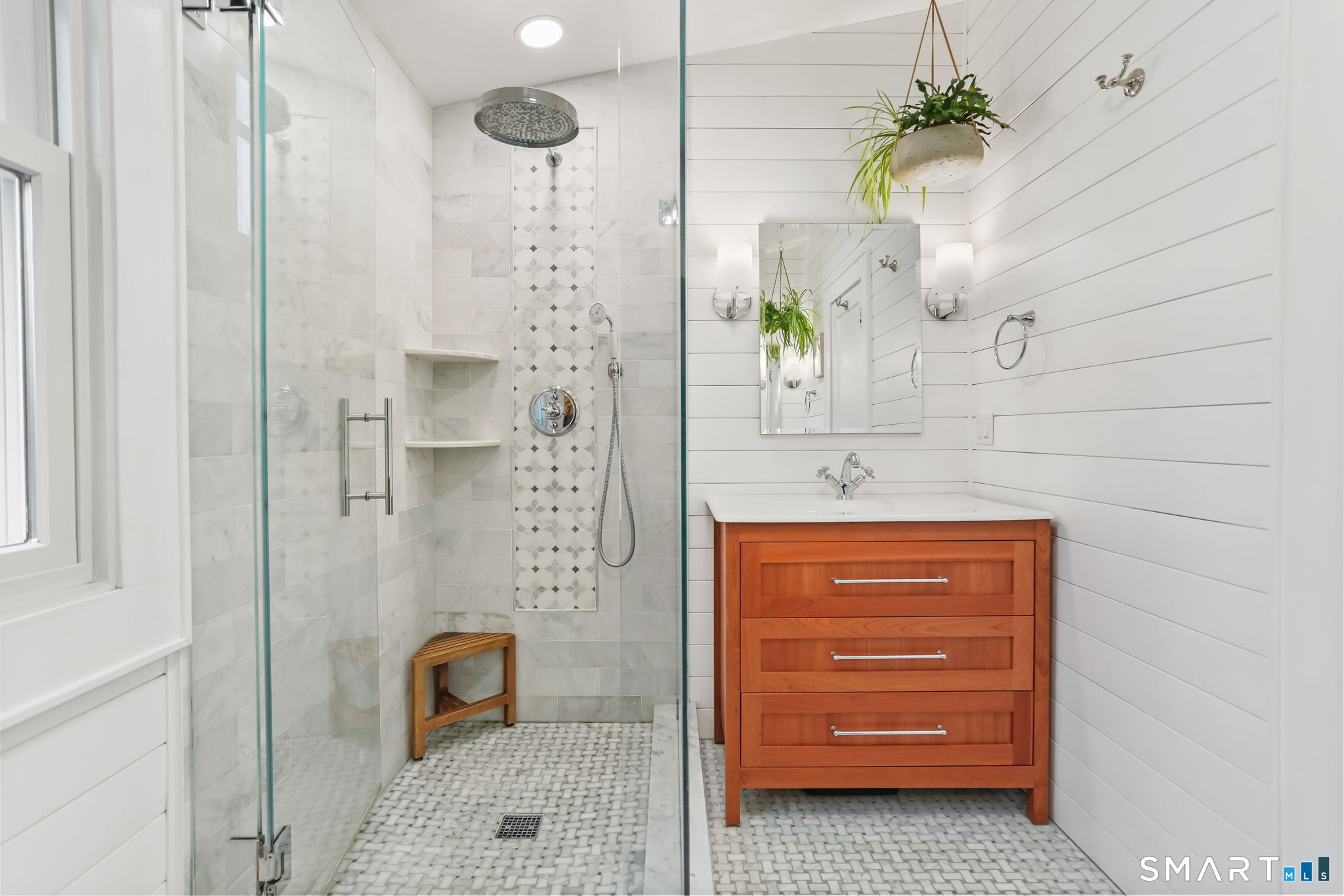 98 Comstock Hill Avenue