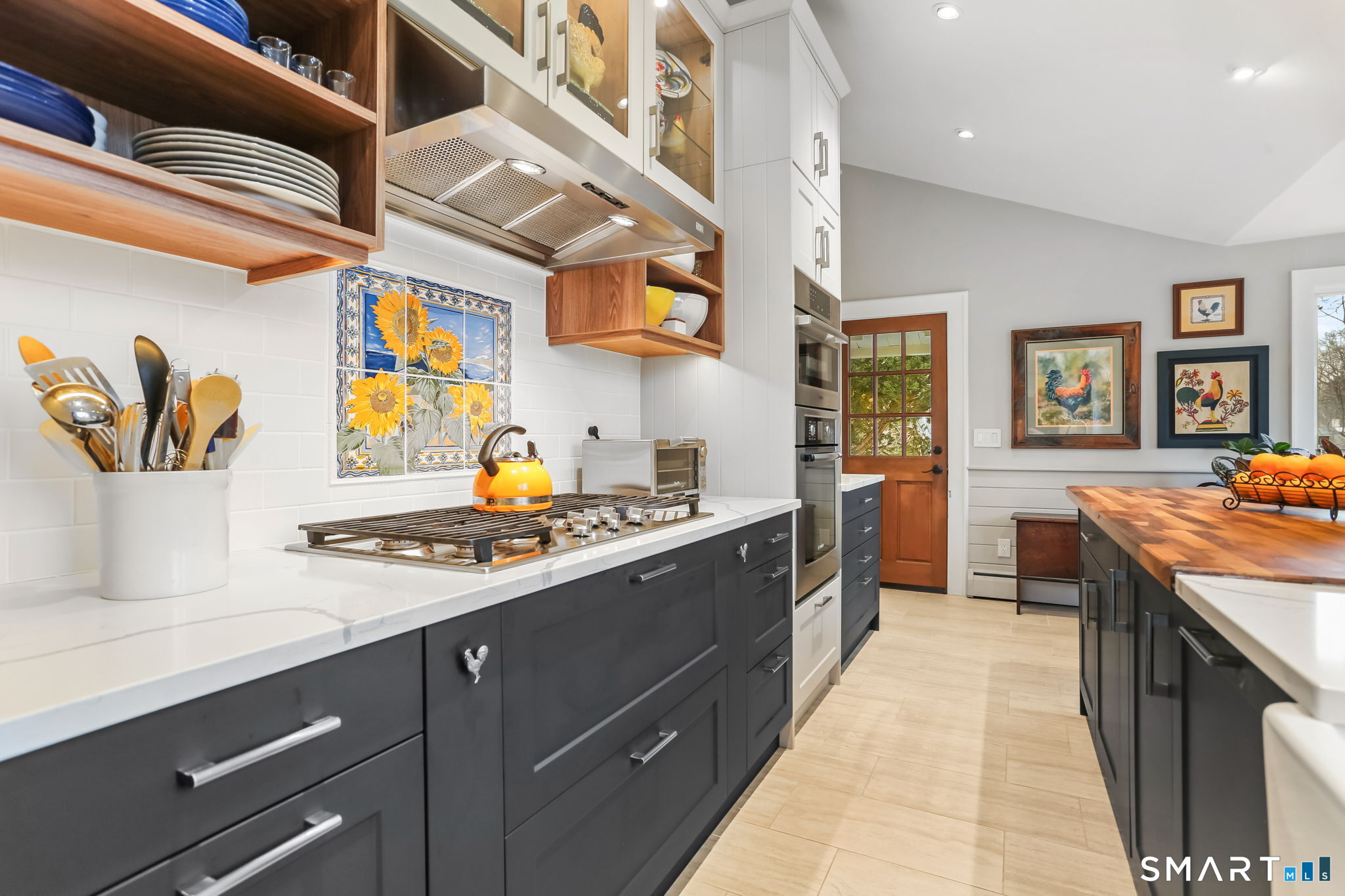 98 Comstock Hill Avenue