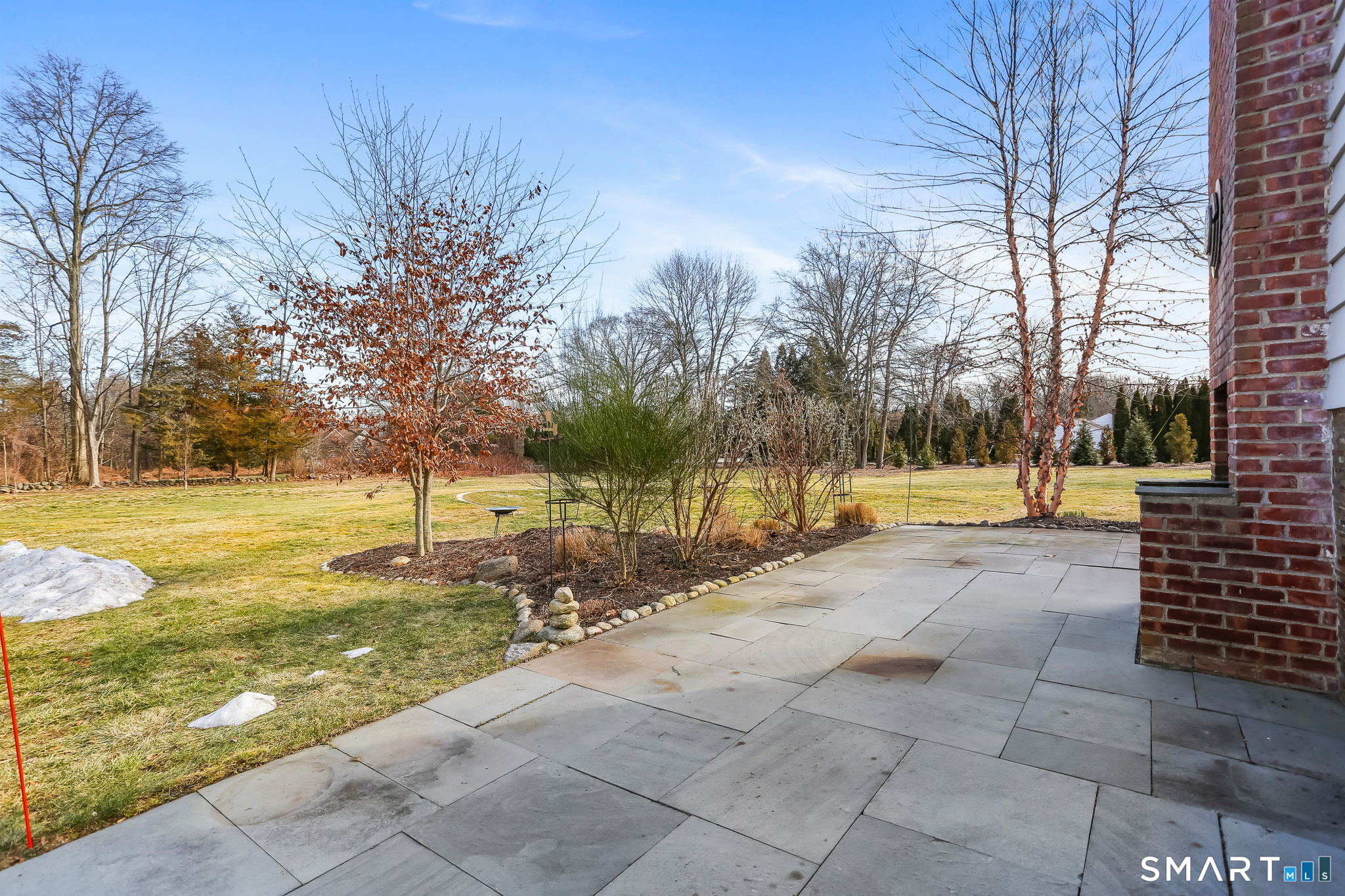 98 Comstock Hill Avenue