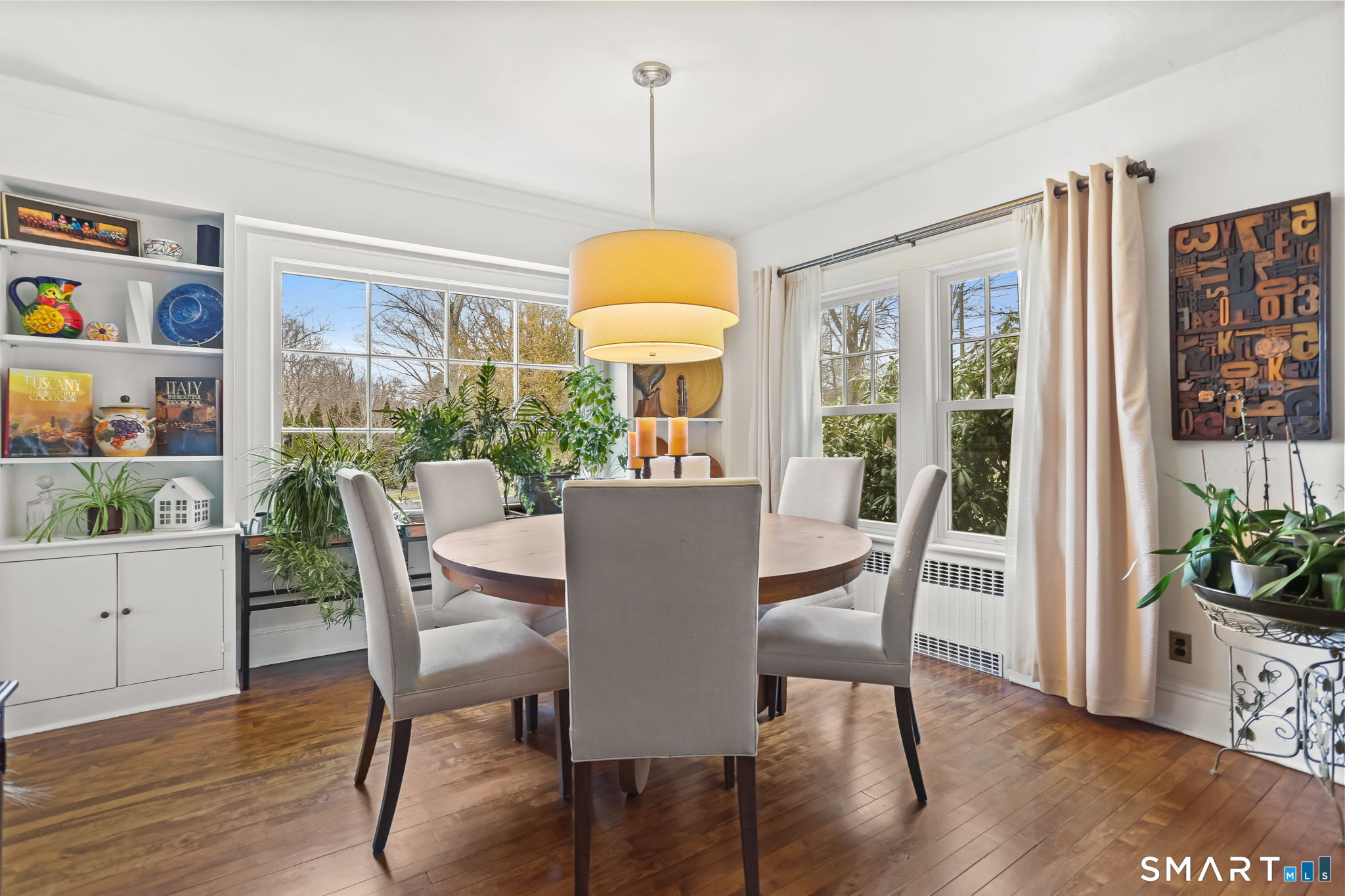 98 Comstock Hill Avenue