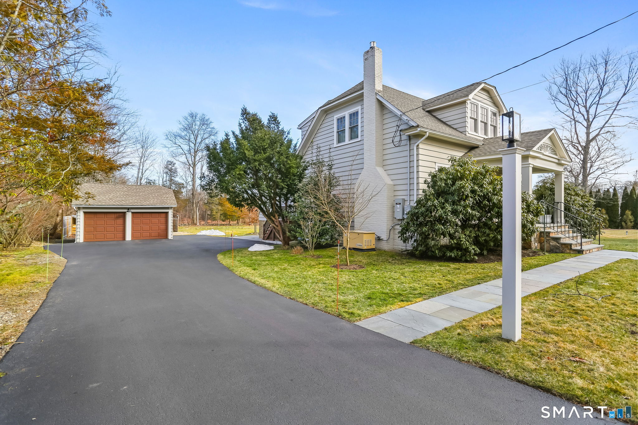 98 Comstock Hill Avenue
