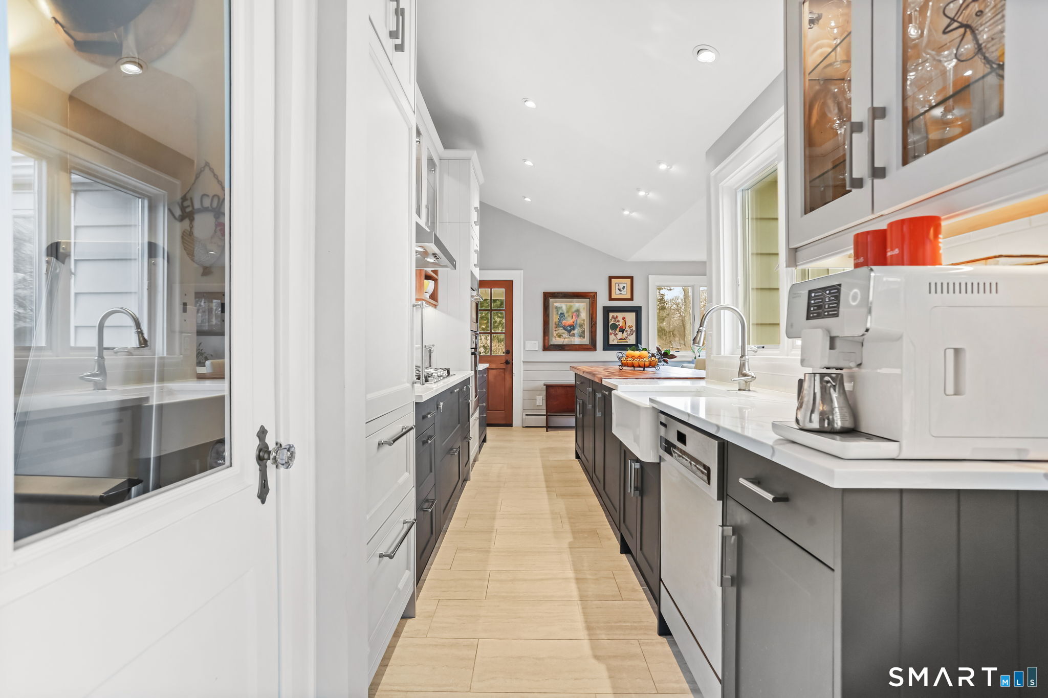 98 Comstock Hill Avenue