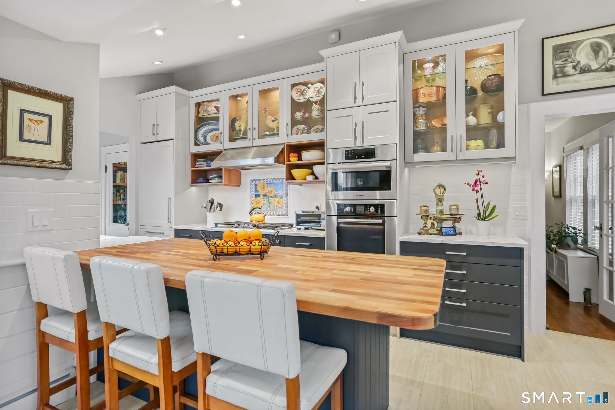 98 Comstock Hill Avenue