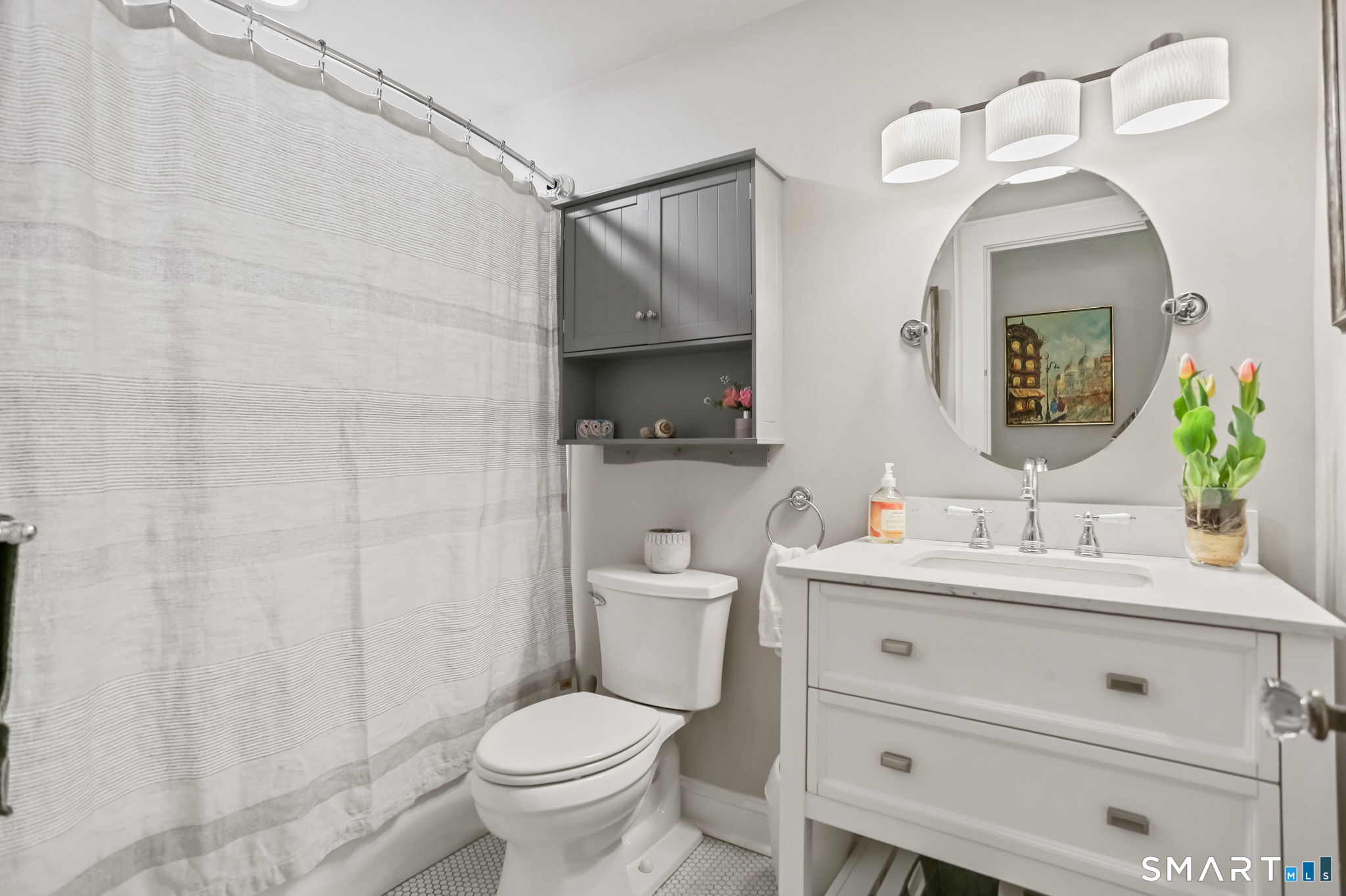 98 Comstock Hill Avenue