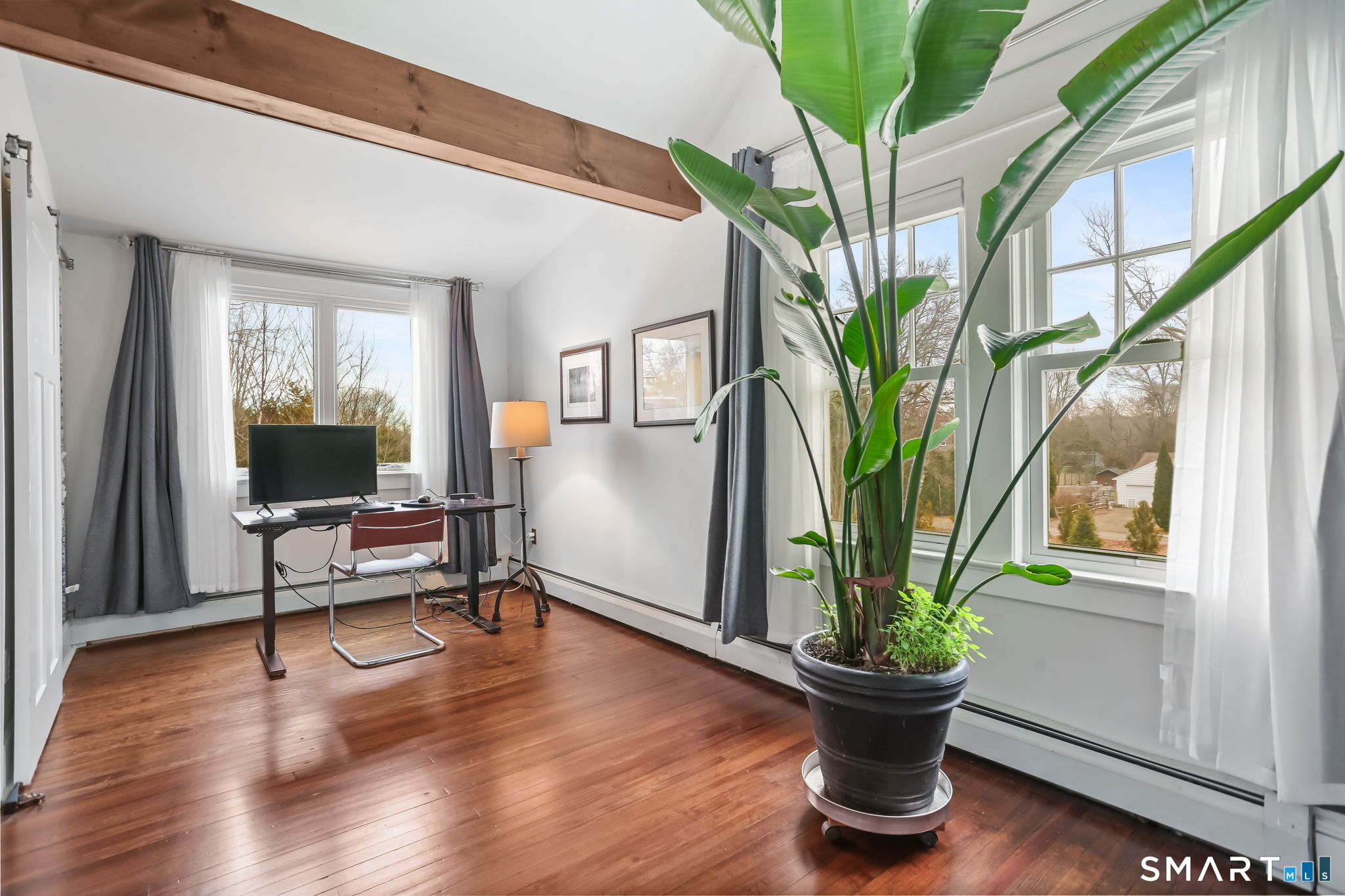 98 Comstock Hill Avenue