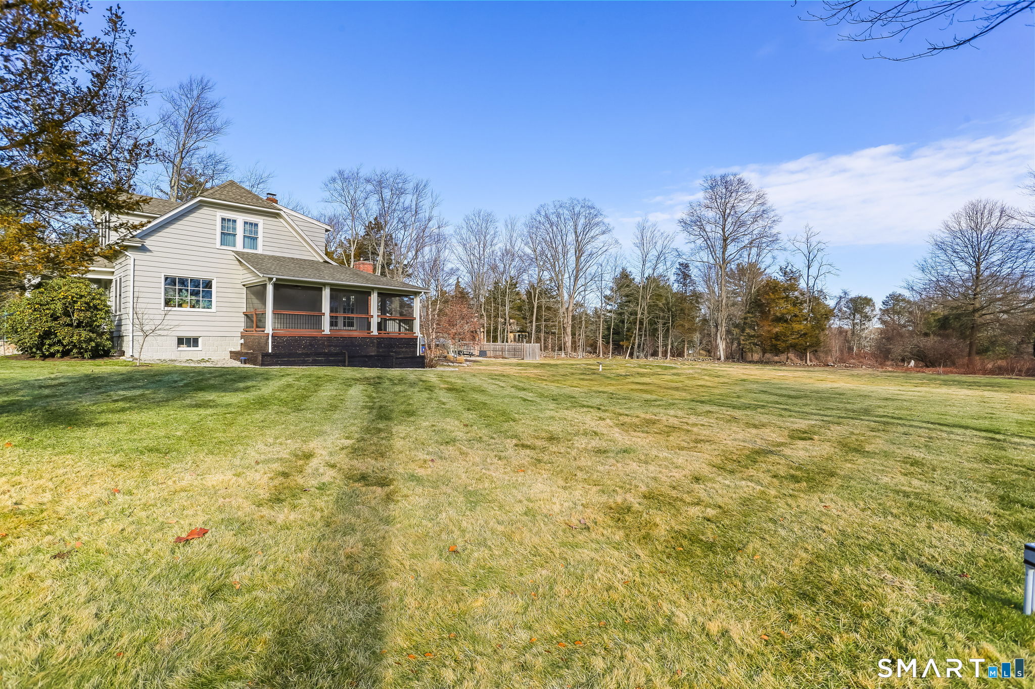 98 Comstock Hill Avenue