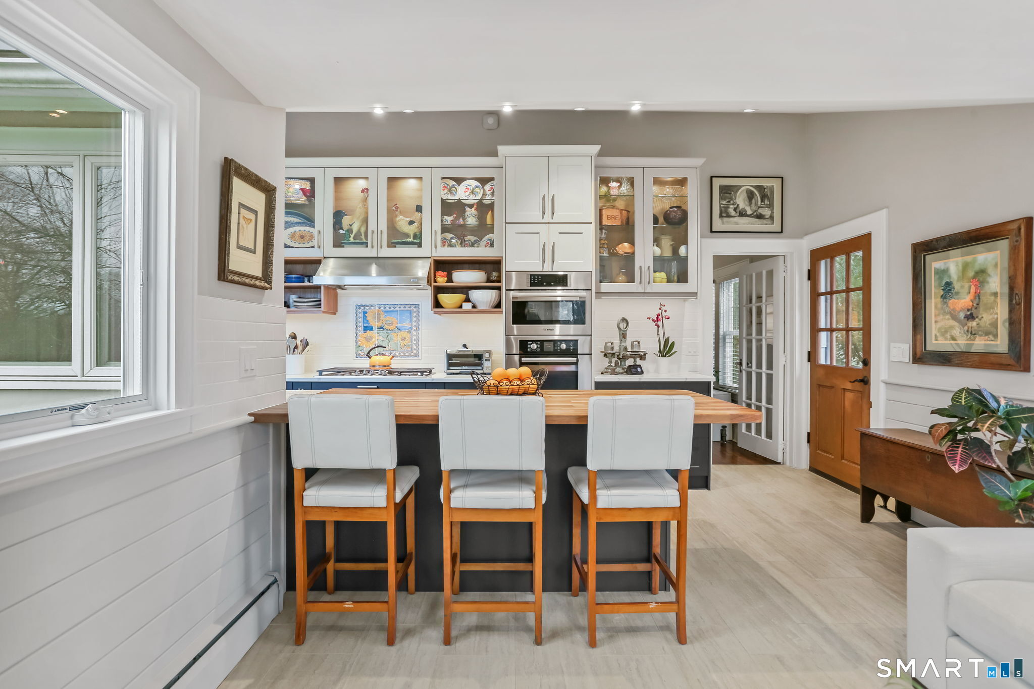 98 Comstock Hill Avenue