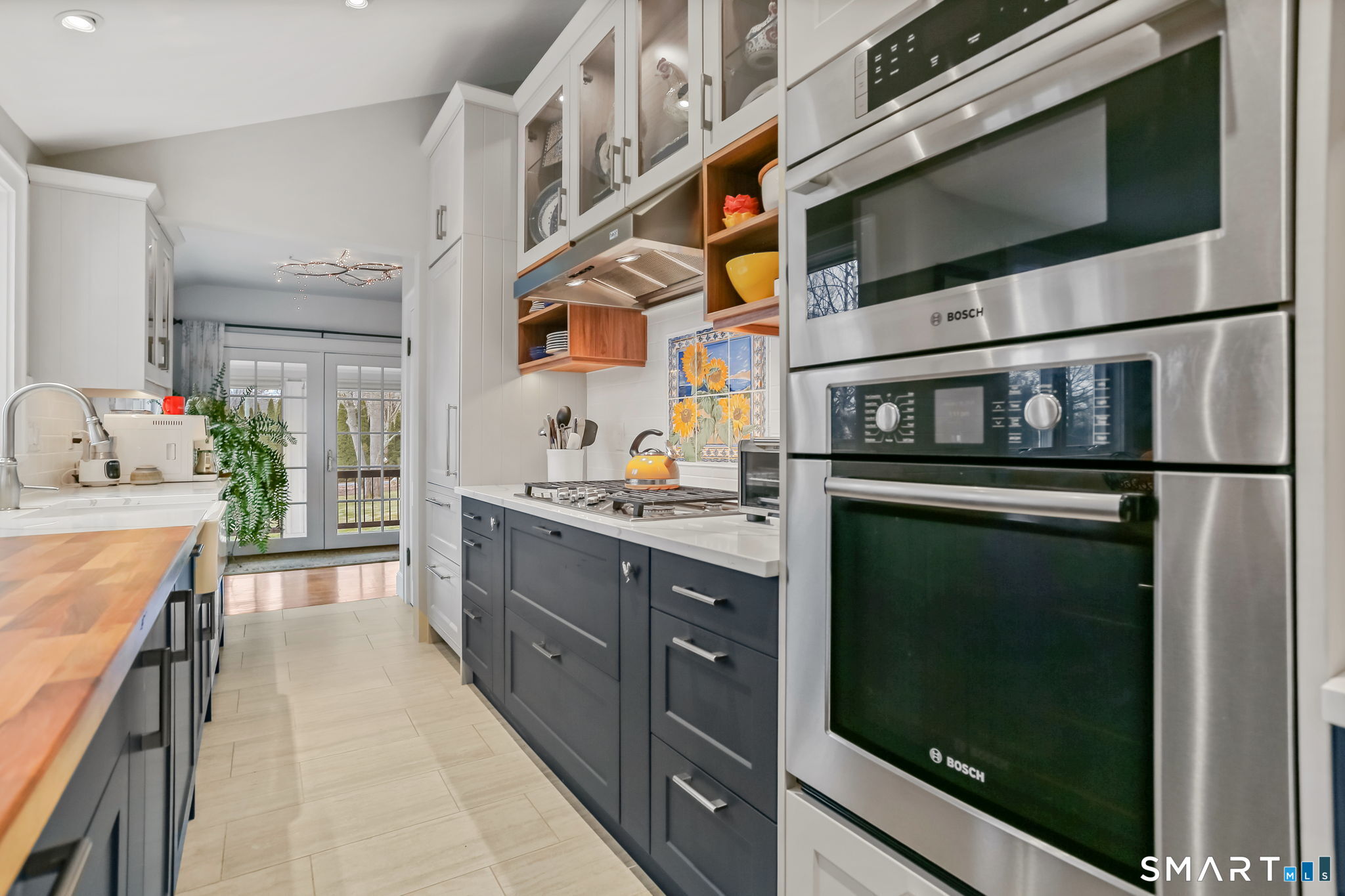 98 Comstock Hill Avenue