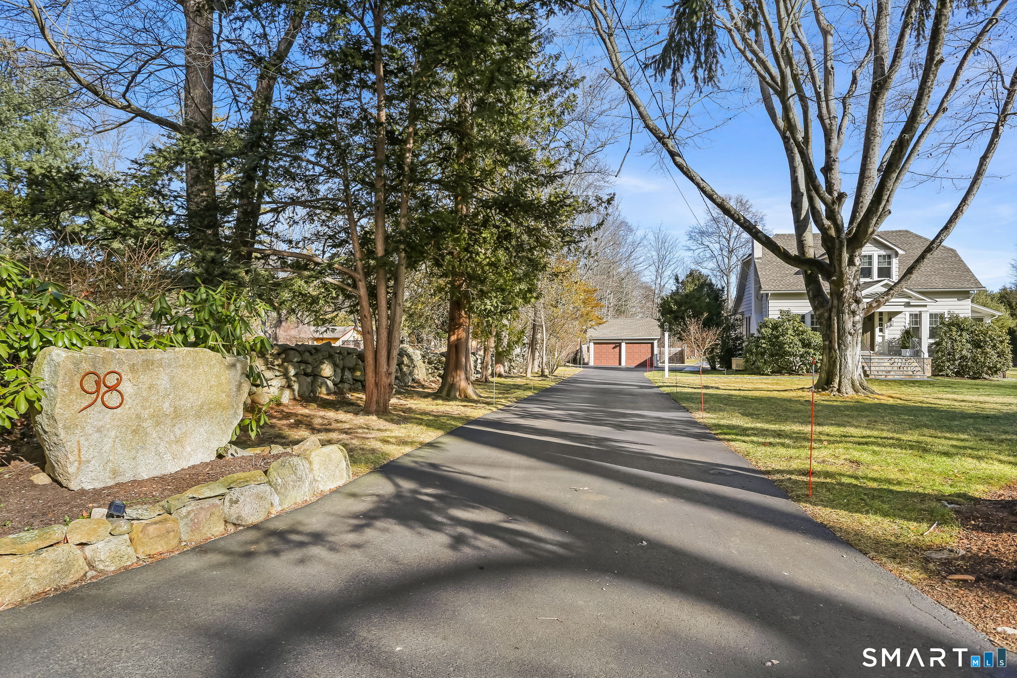 98 Comstock Hill Avenue