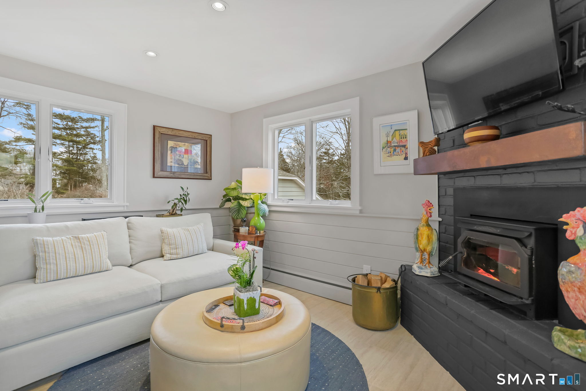 98 Comstock Hill Avenue