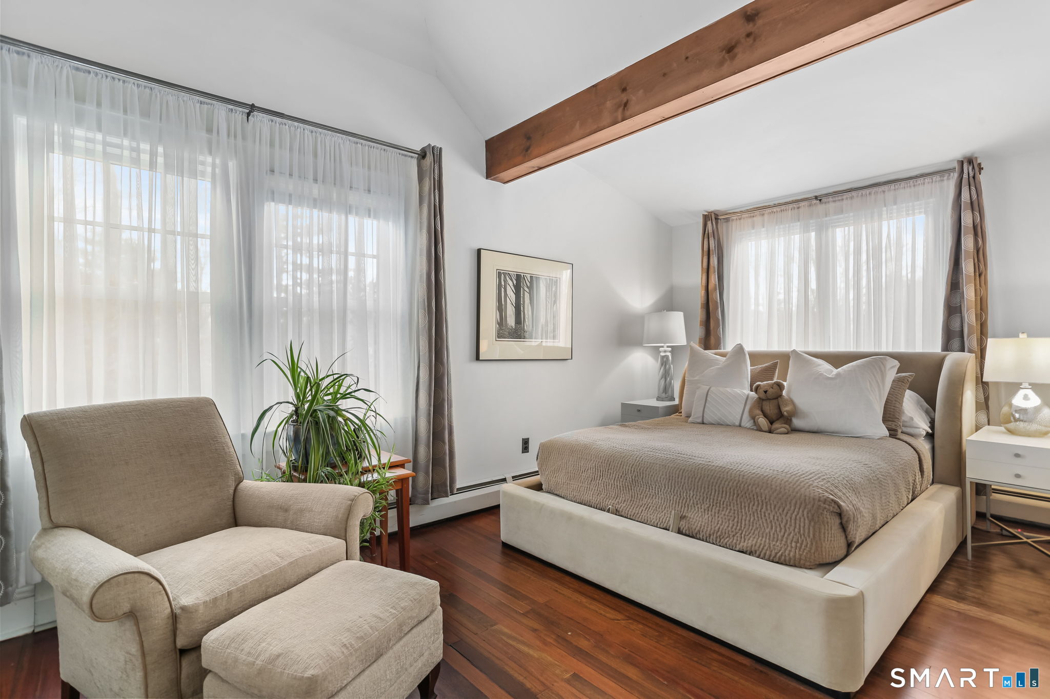 98 Comstock Hill Avenue