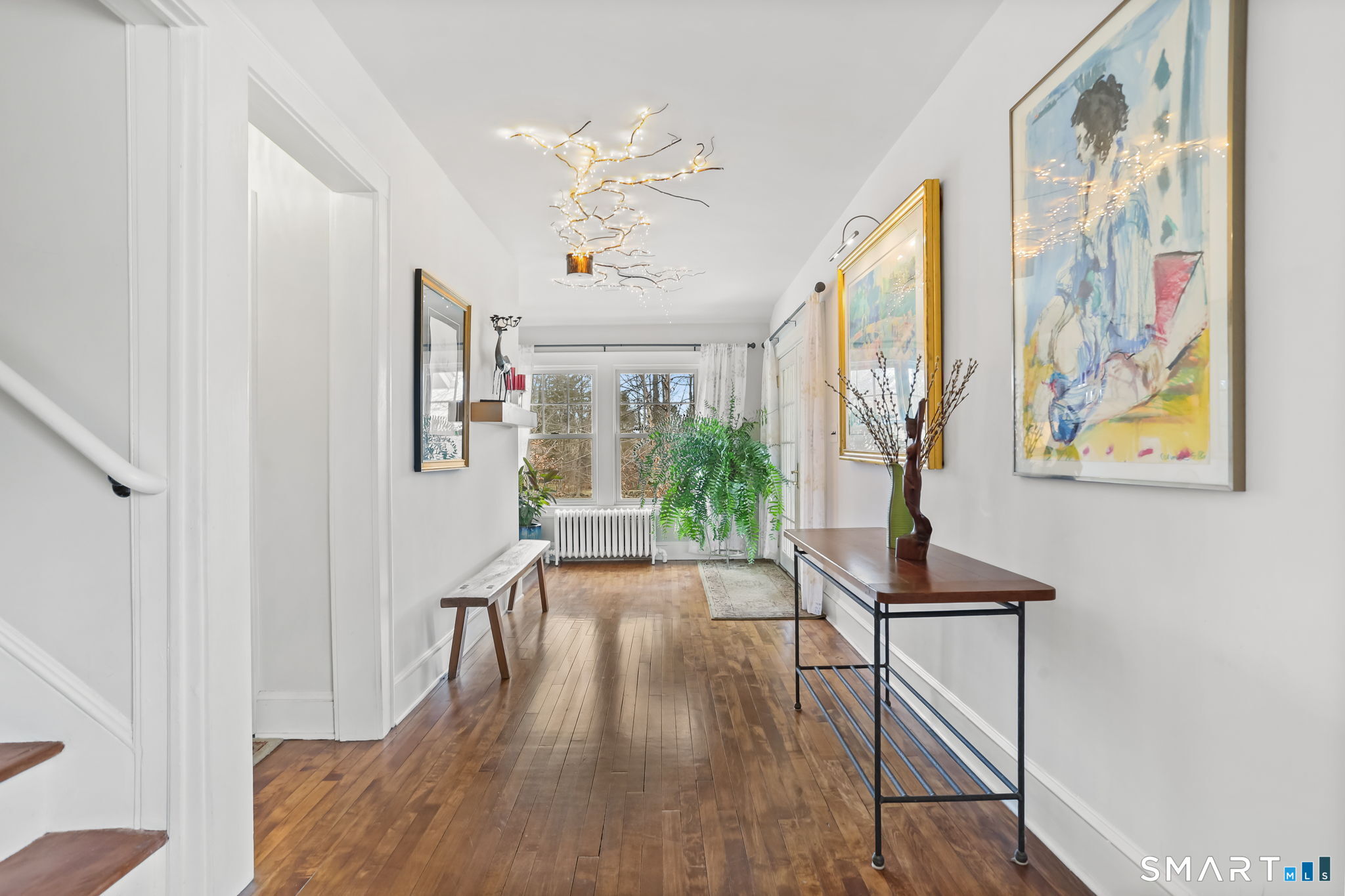 98 Comstock Hill Avenue