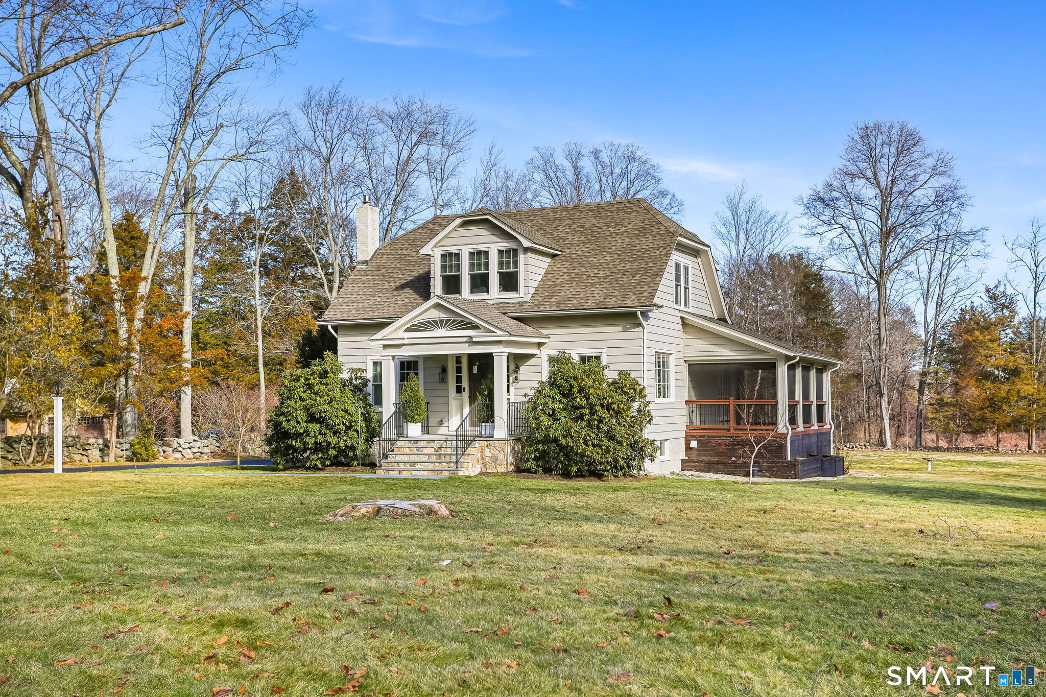 98 Comstock Hill Avenue