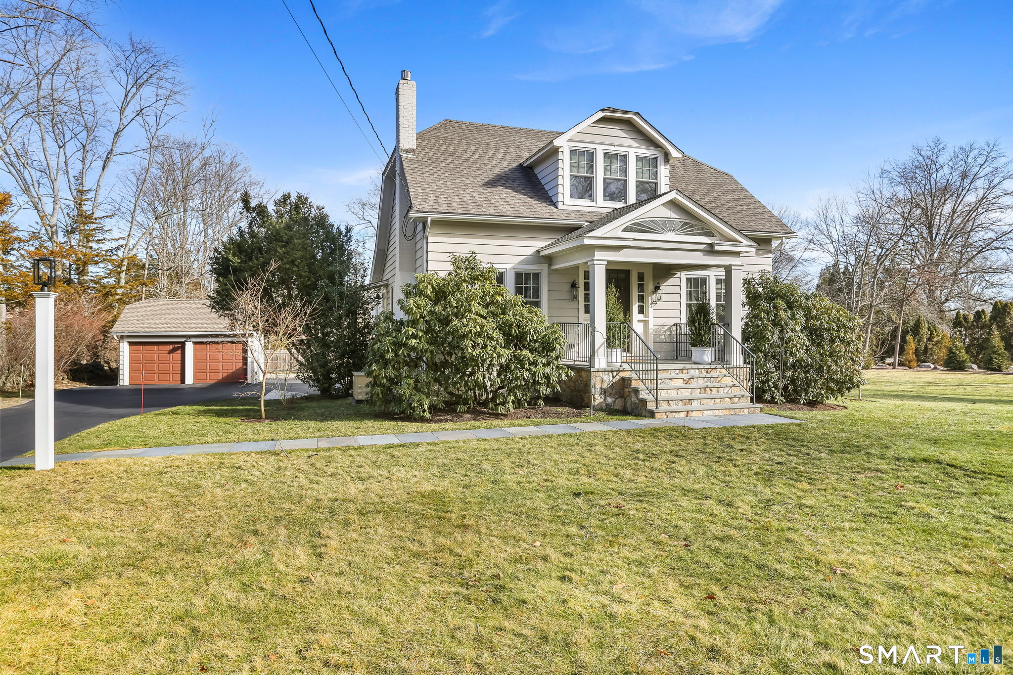 98 Comstock Hill Avenue