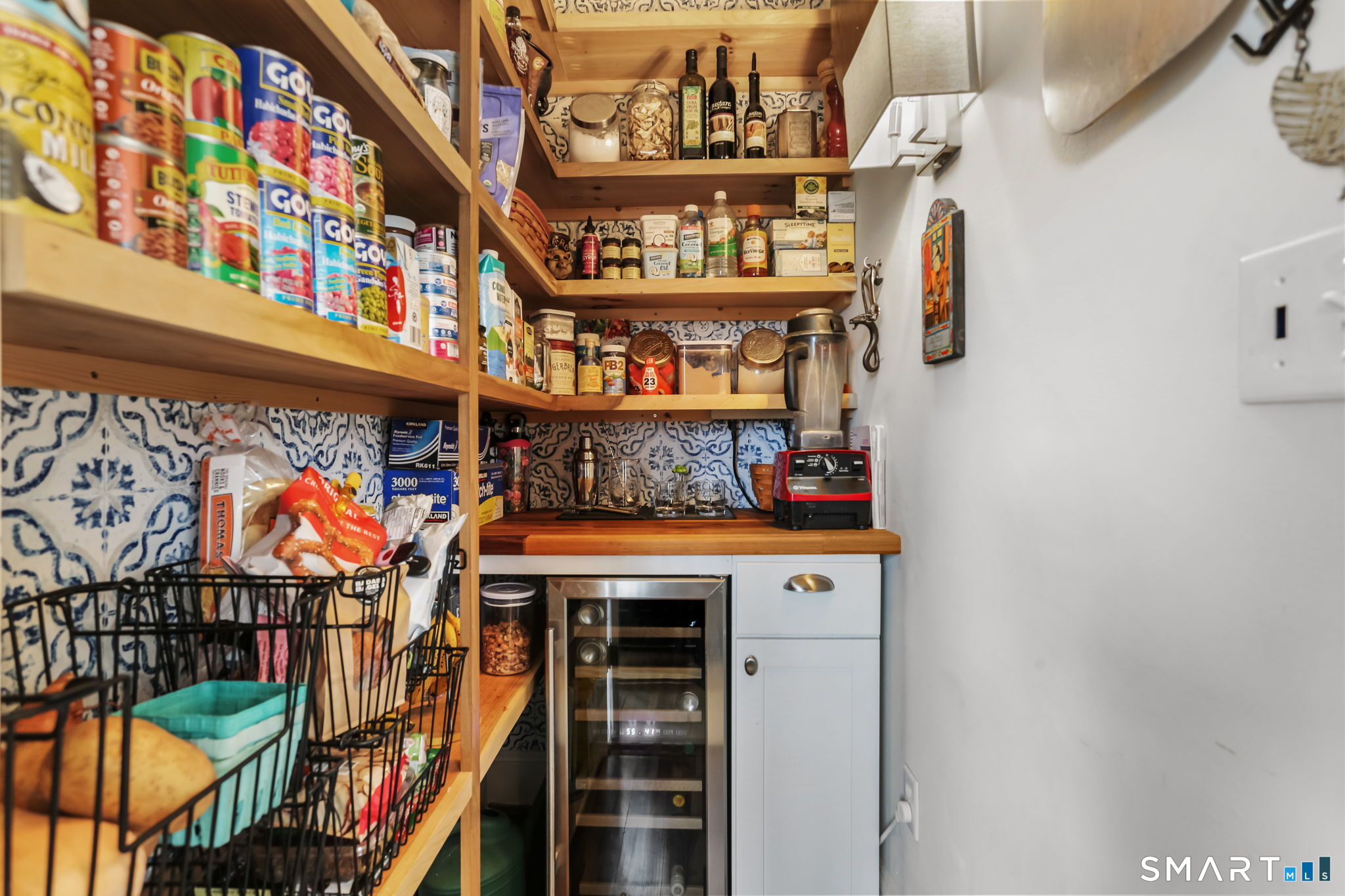 98 Comstock Hill Avenue