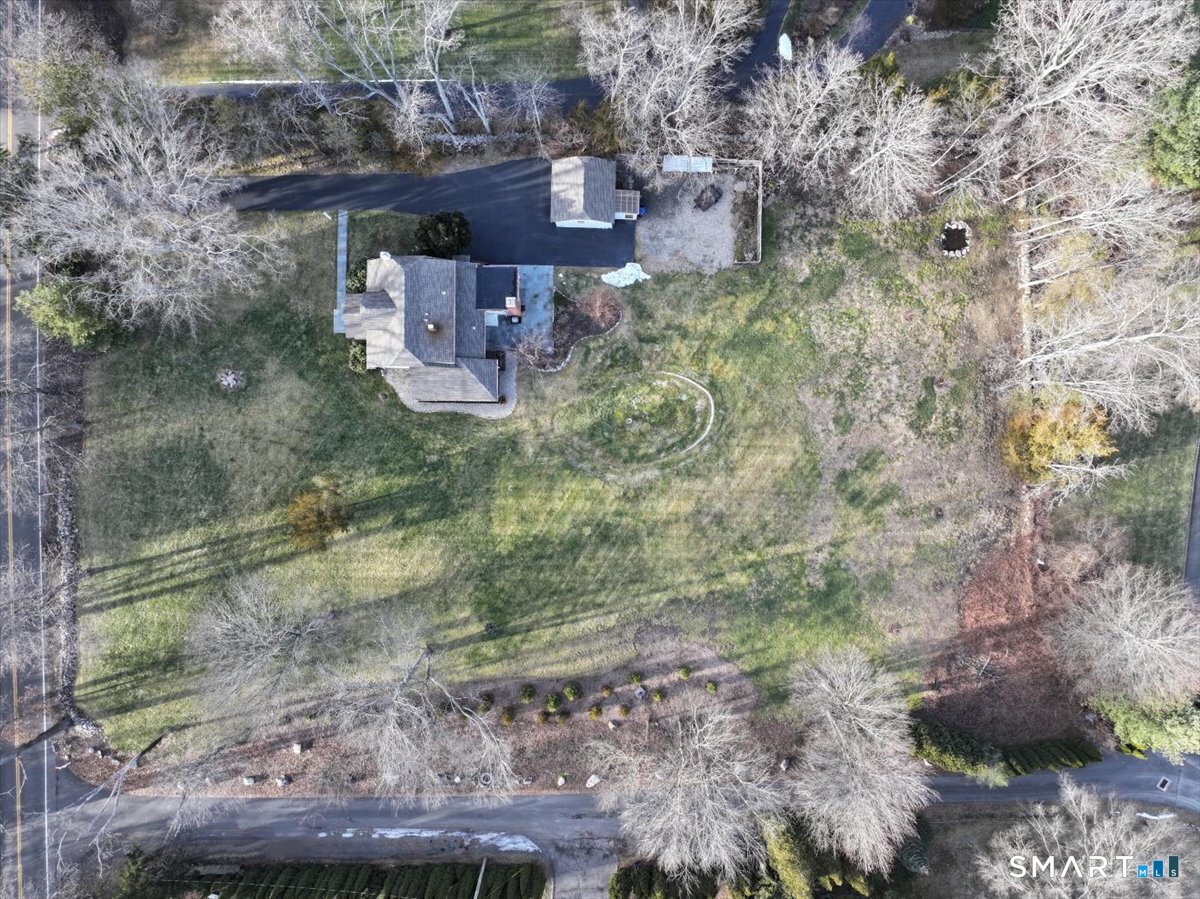 98 Comstock Hill Avenue