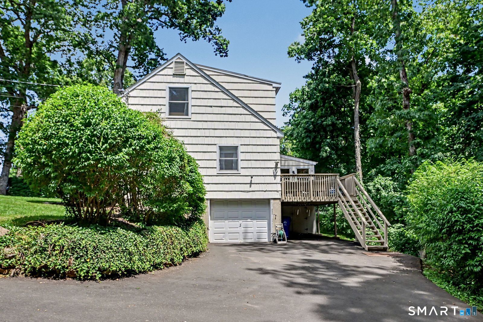 41 Ledgewood Drive