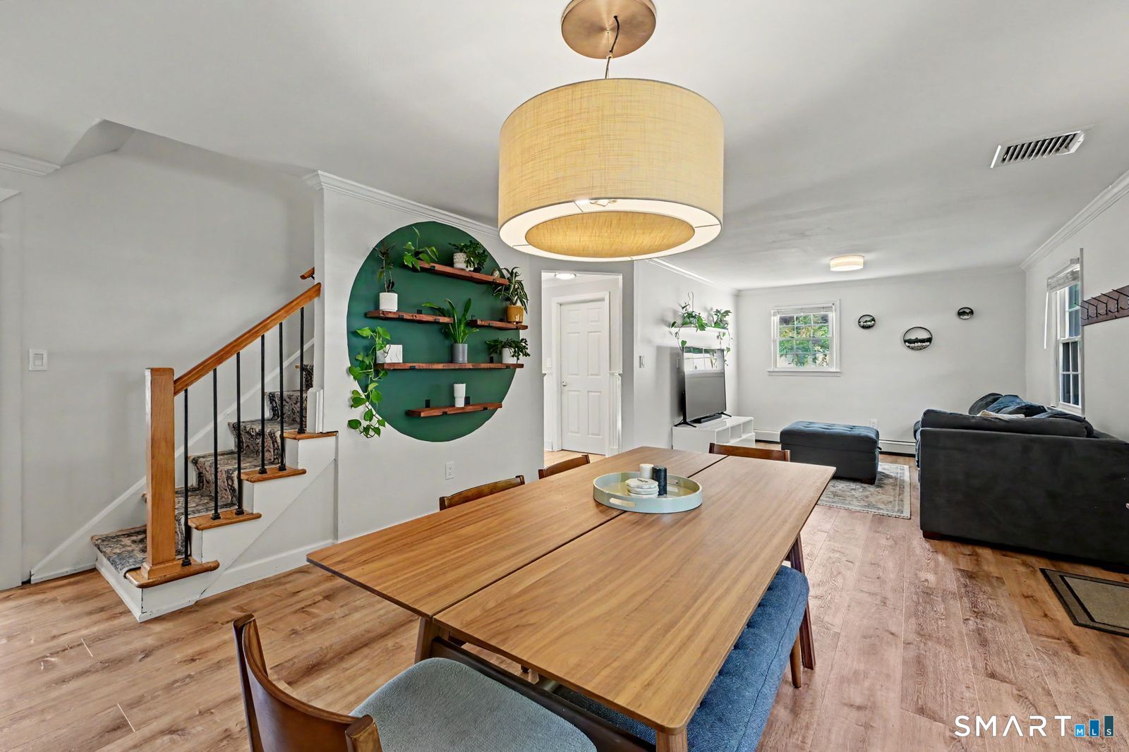 200 Woodridge Drive South