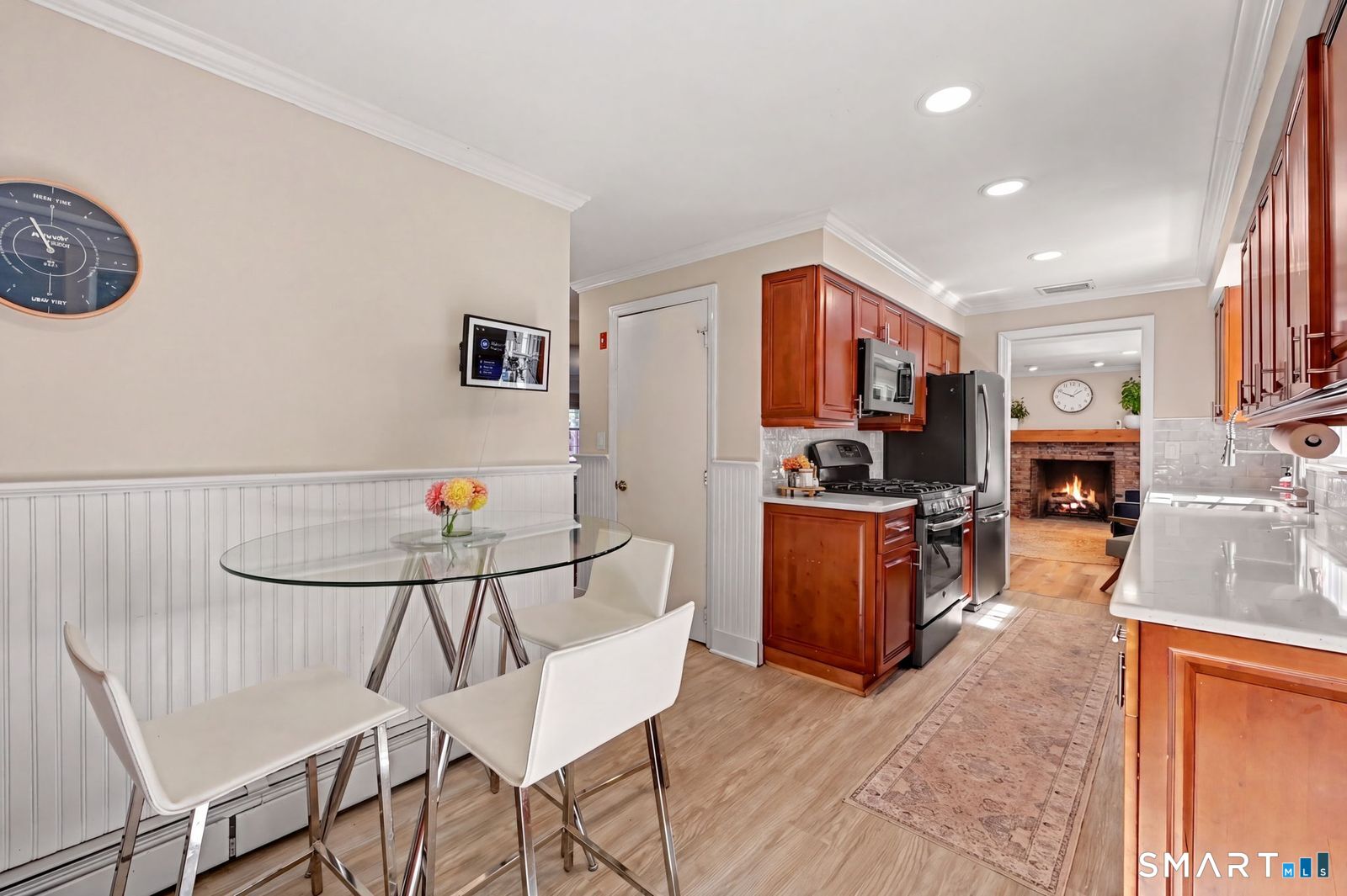 200 Woodridge Drive South