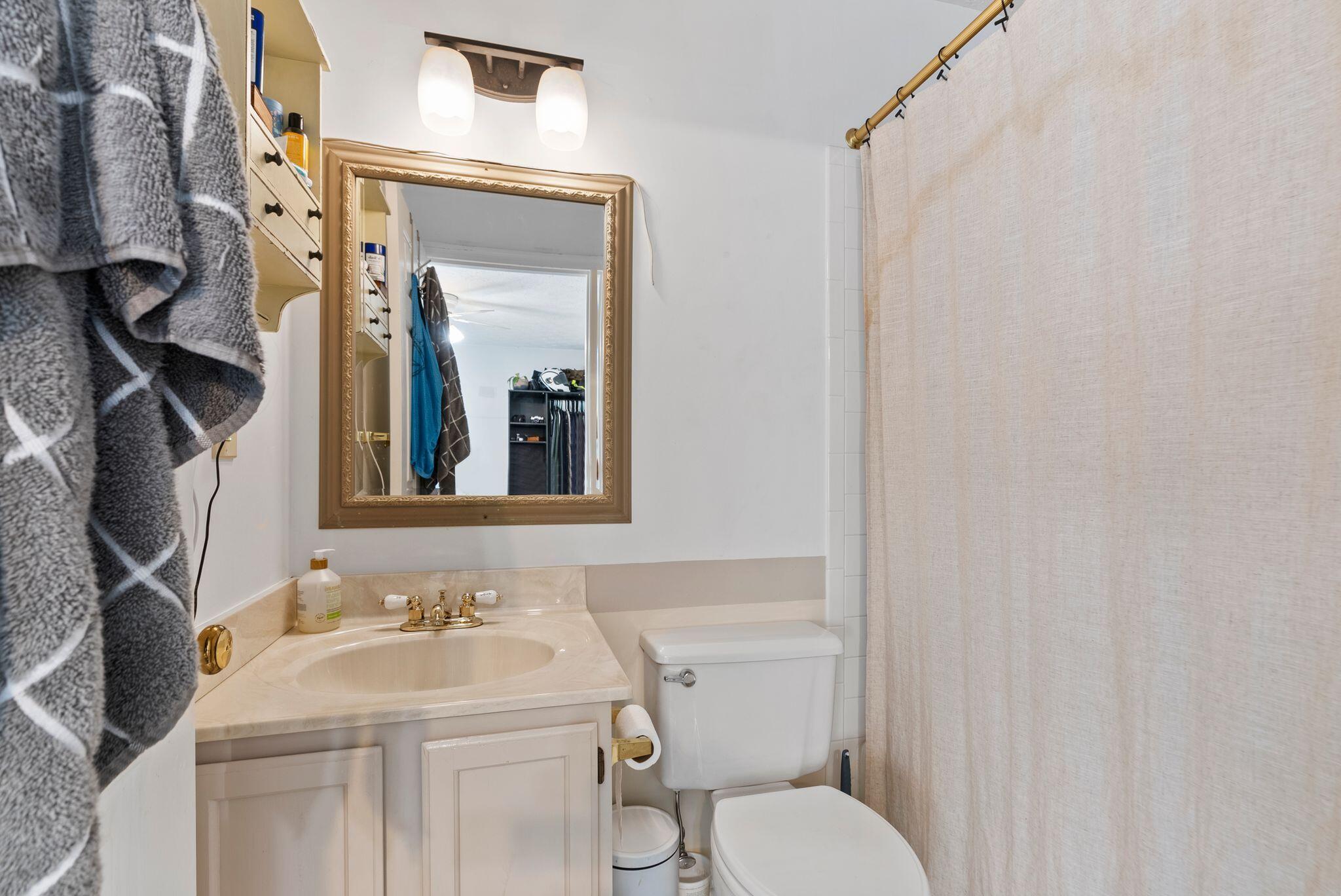 541 West Short Street Unit: 27