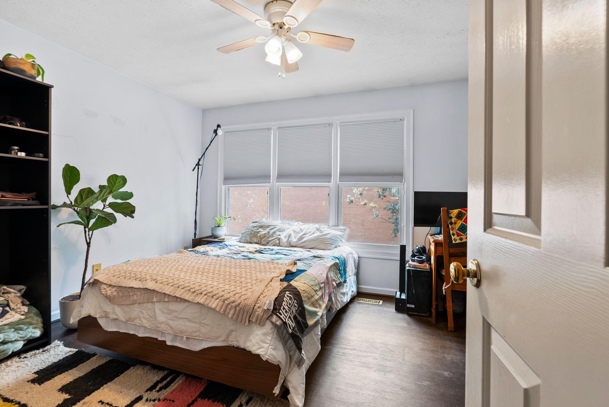 541 West Short Street Unit: 27