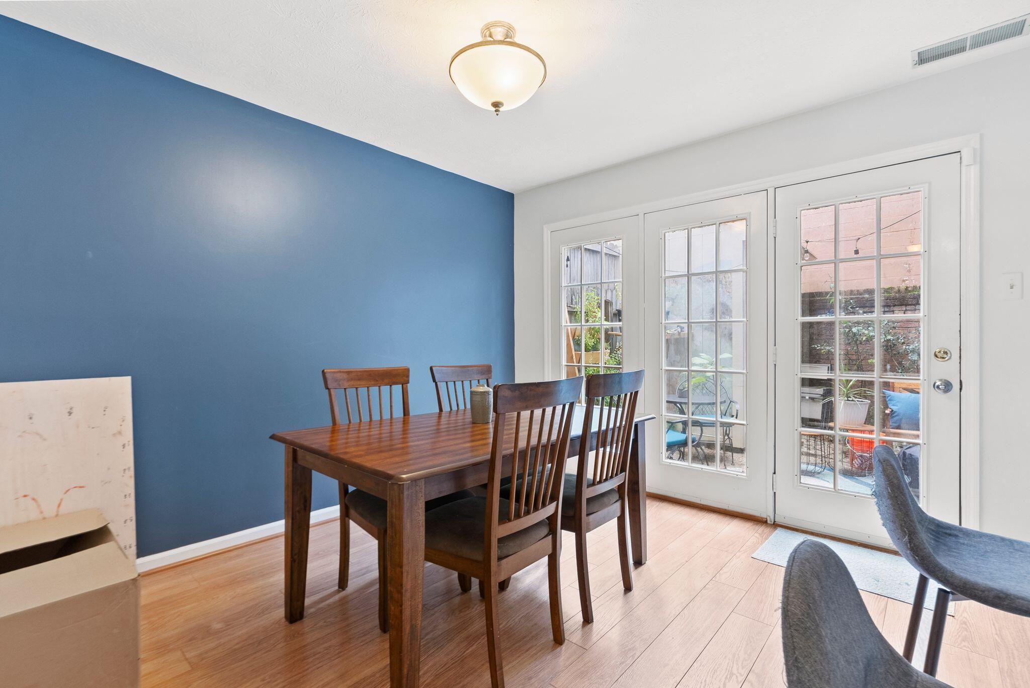 541 West Short Street Unit: 27