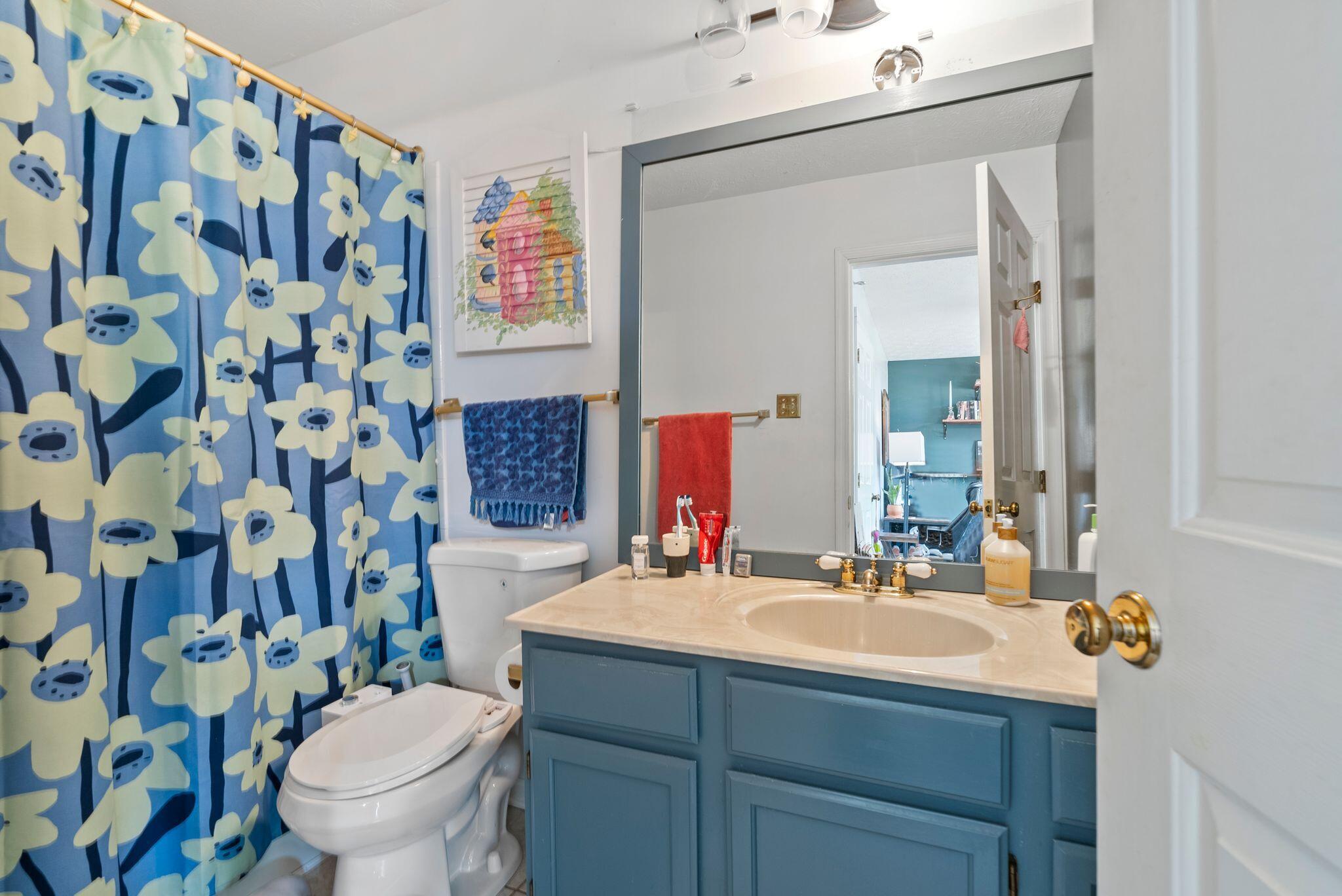 541 West Short Street Unit: 27