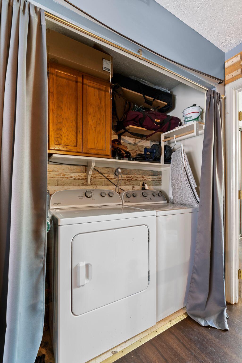 541 West Short Street Unit: 27