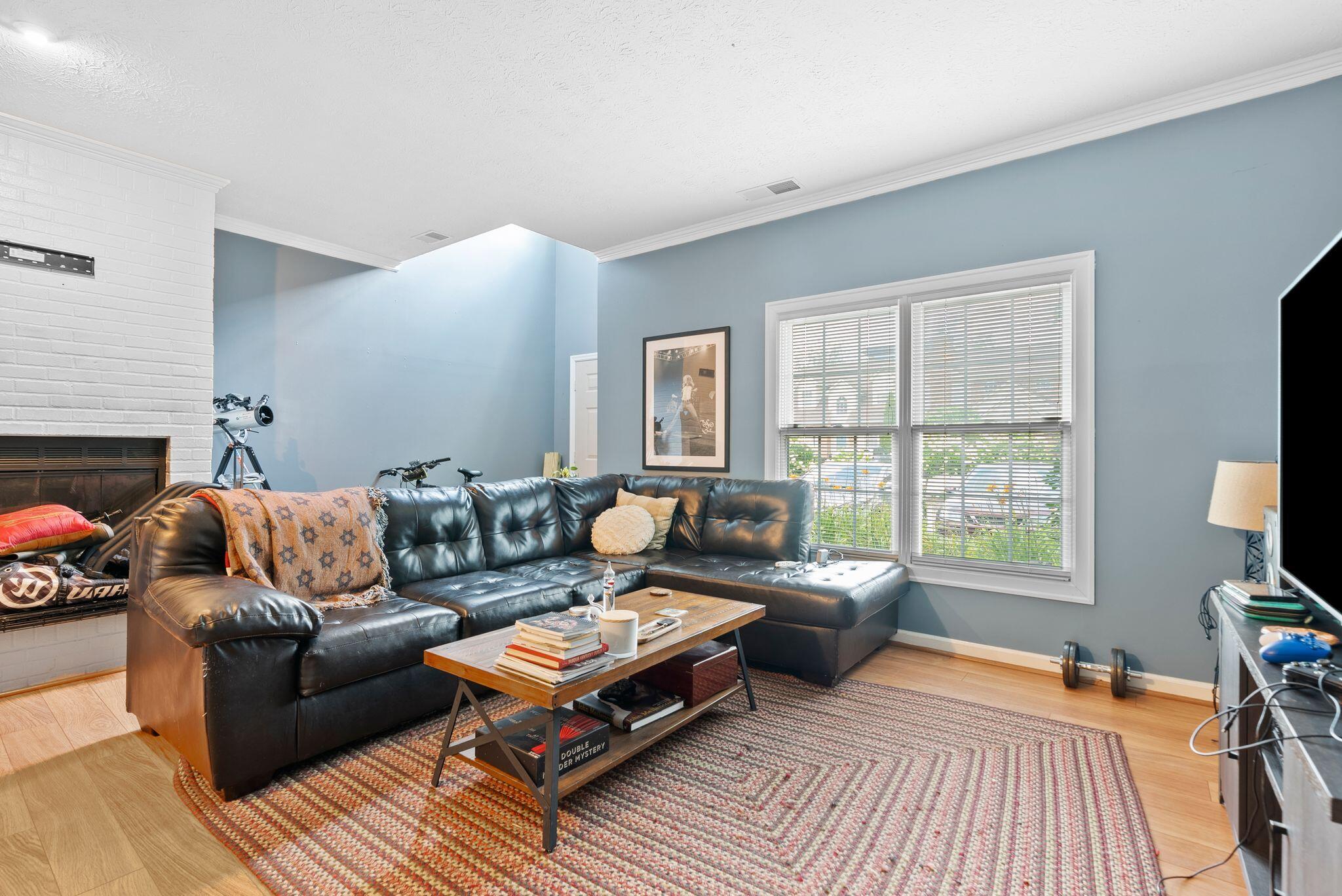 541 West Short Street Unit: 27