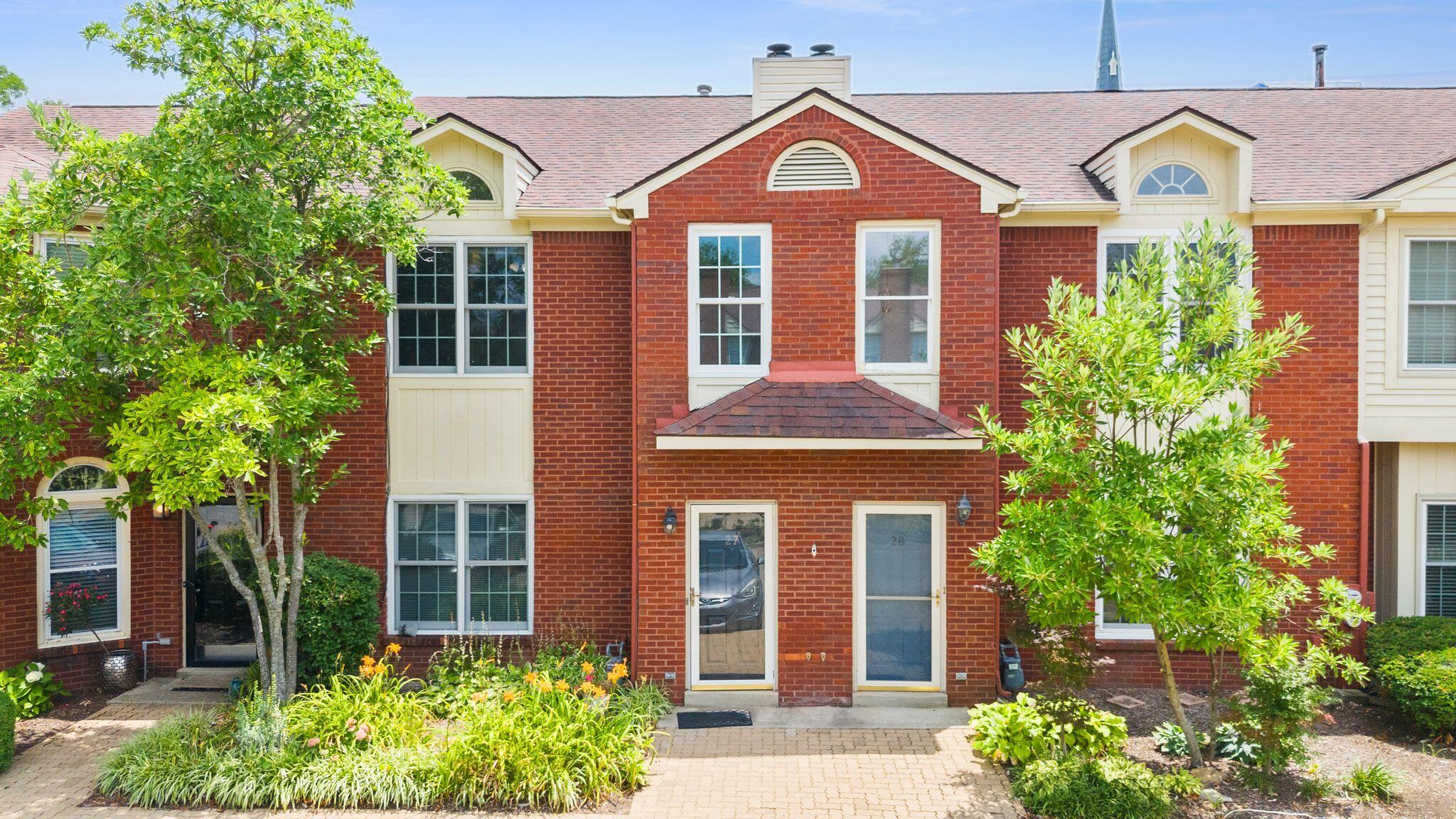541 West Short Street Unit: 27