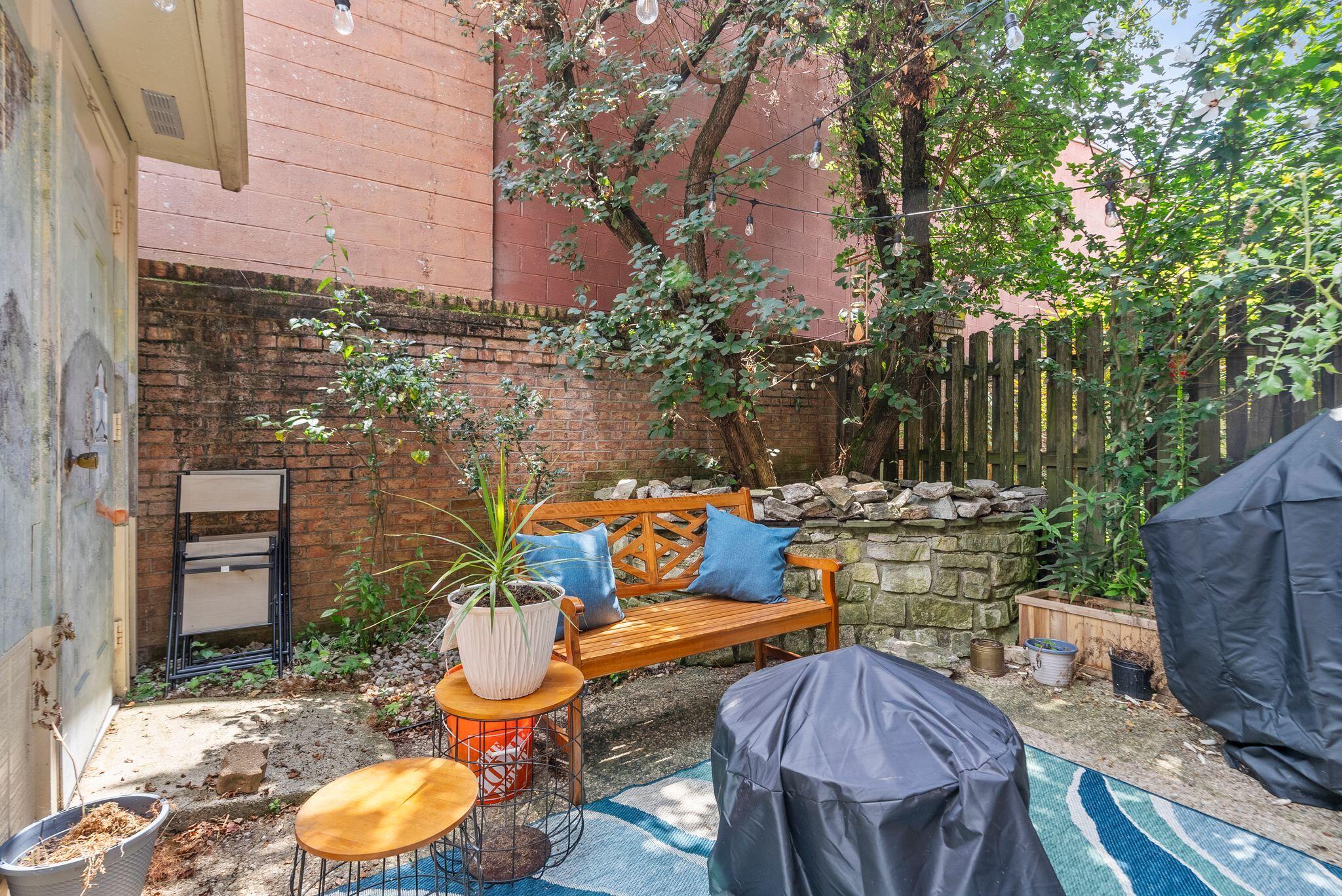 541 West Short Street Unit: 27