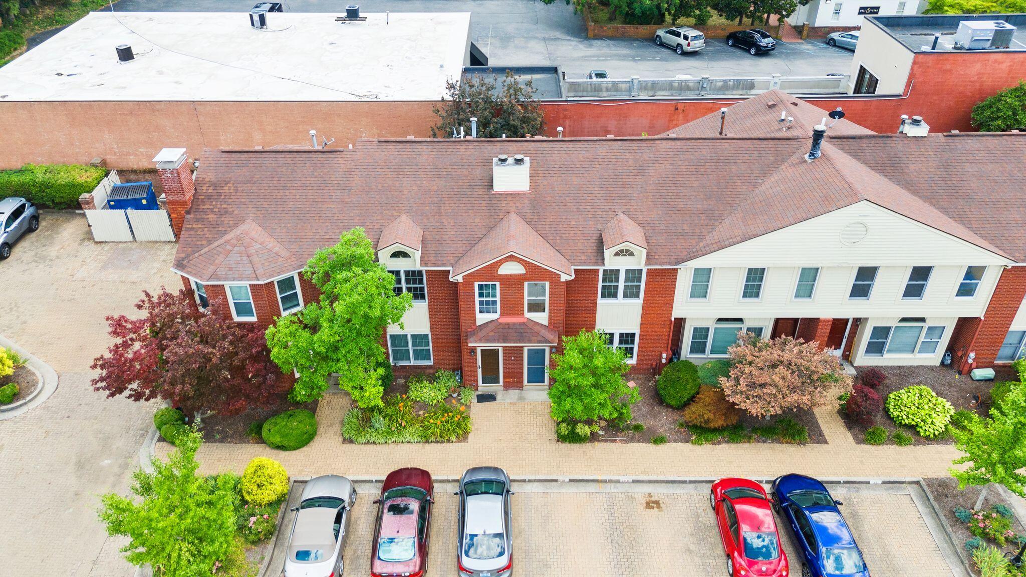 541 West Short Street Unit: 27