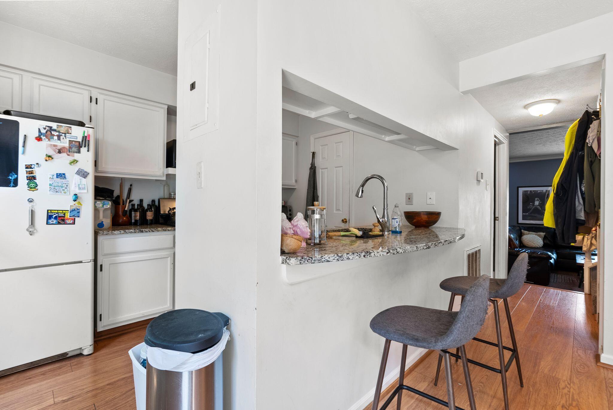 541 West Short Street Unit: 27