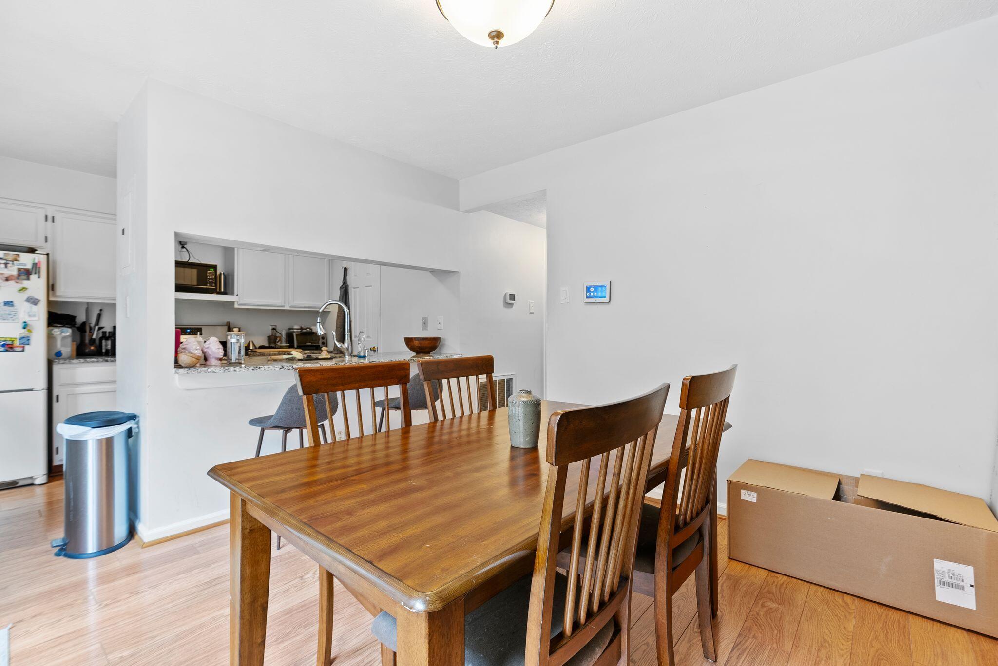 541 West Short Street Unit: 27