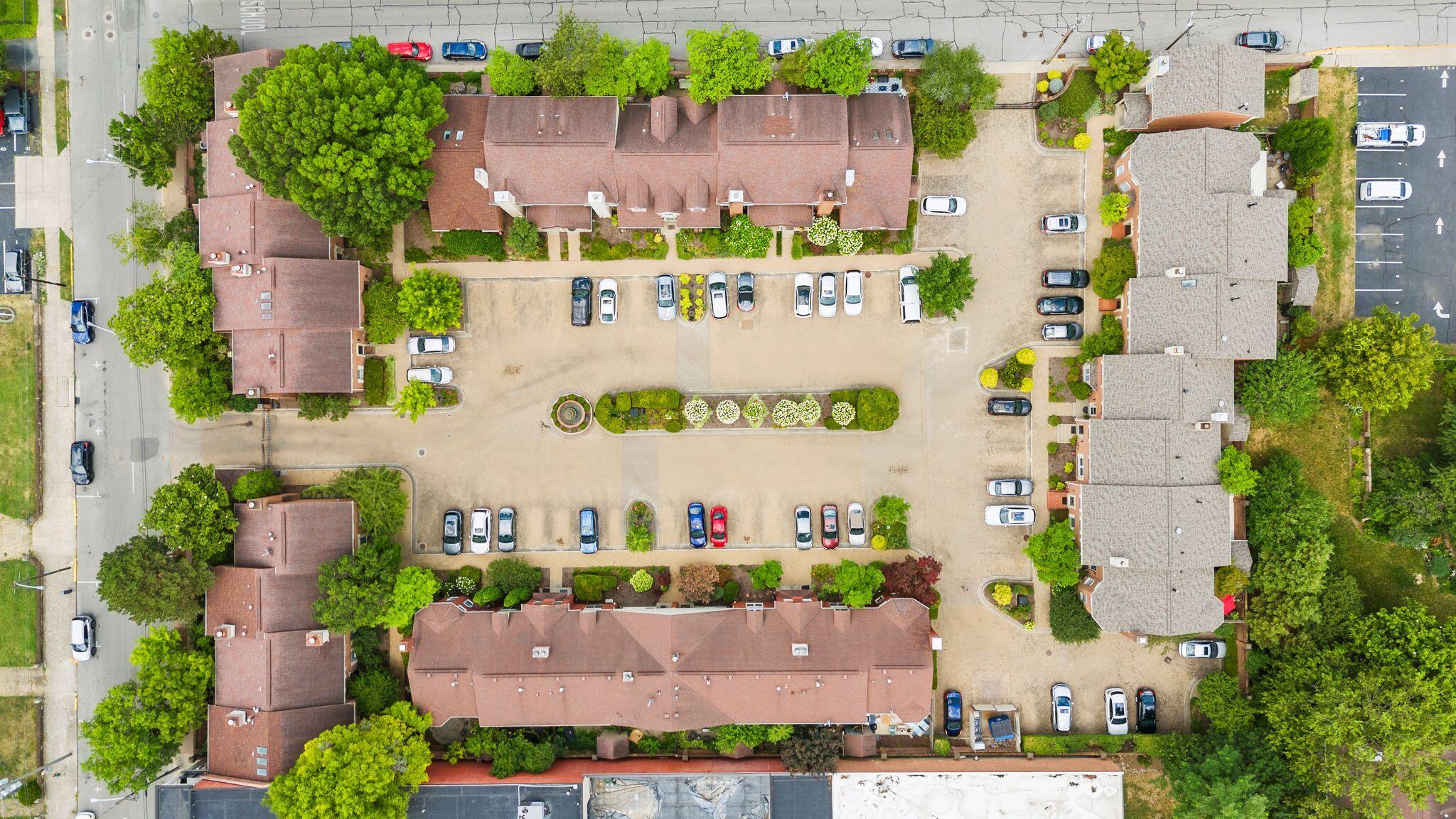 541 West Short Street Unit: 27