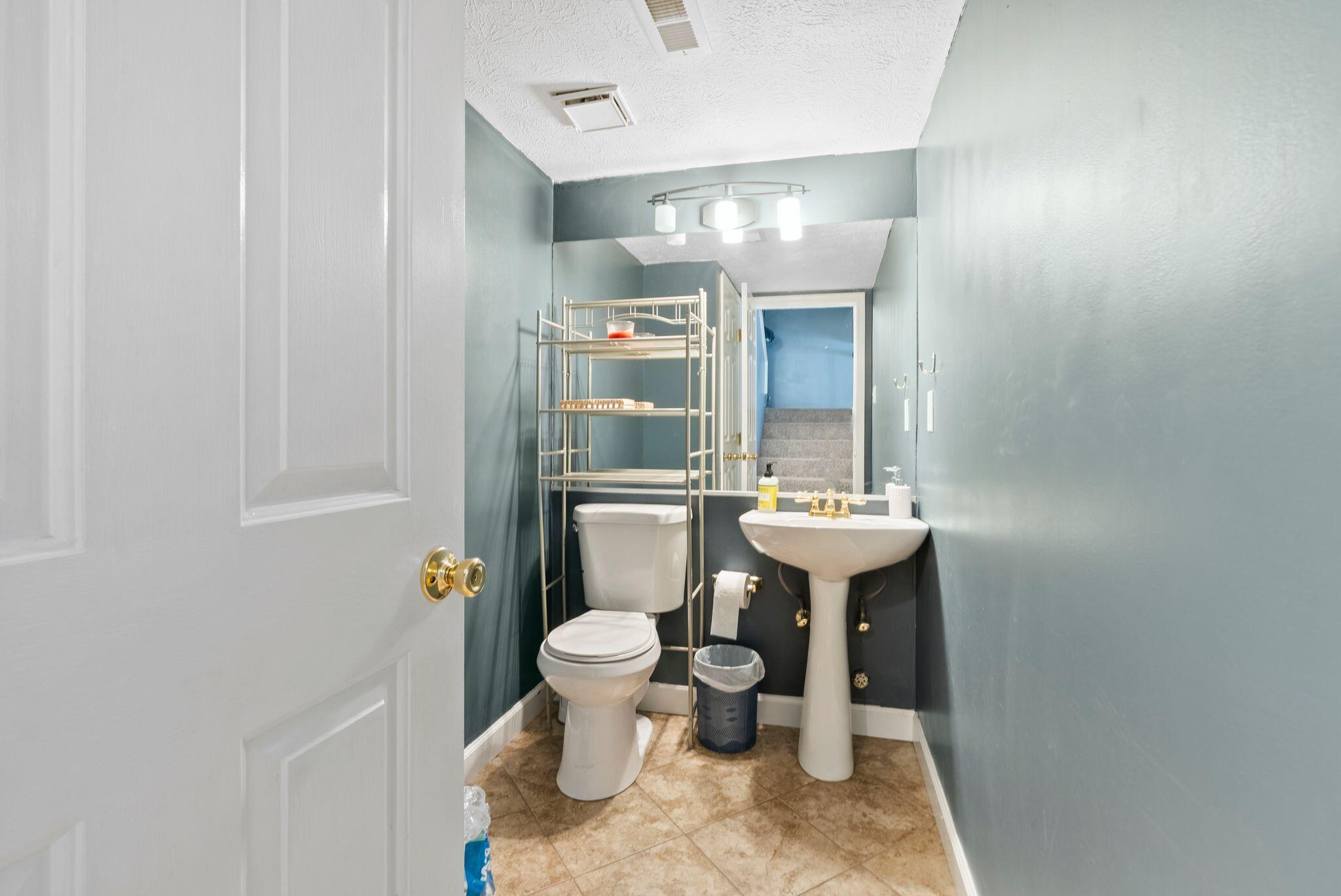 541 West Short Street Unit: 27