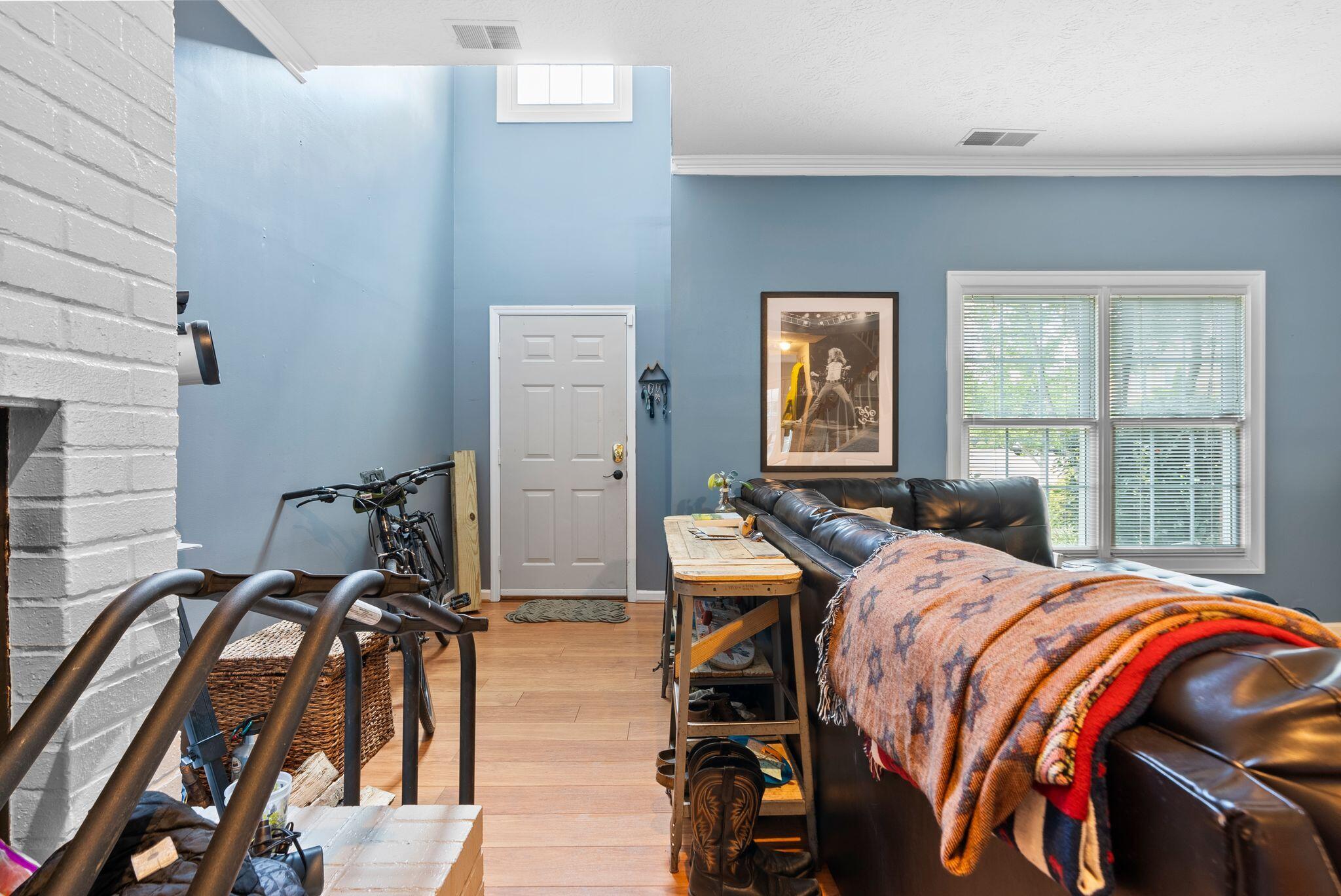541 West Short Street Unit: 27