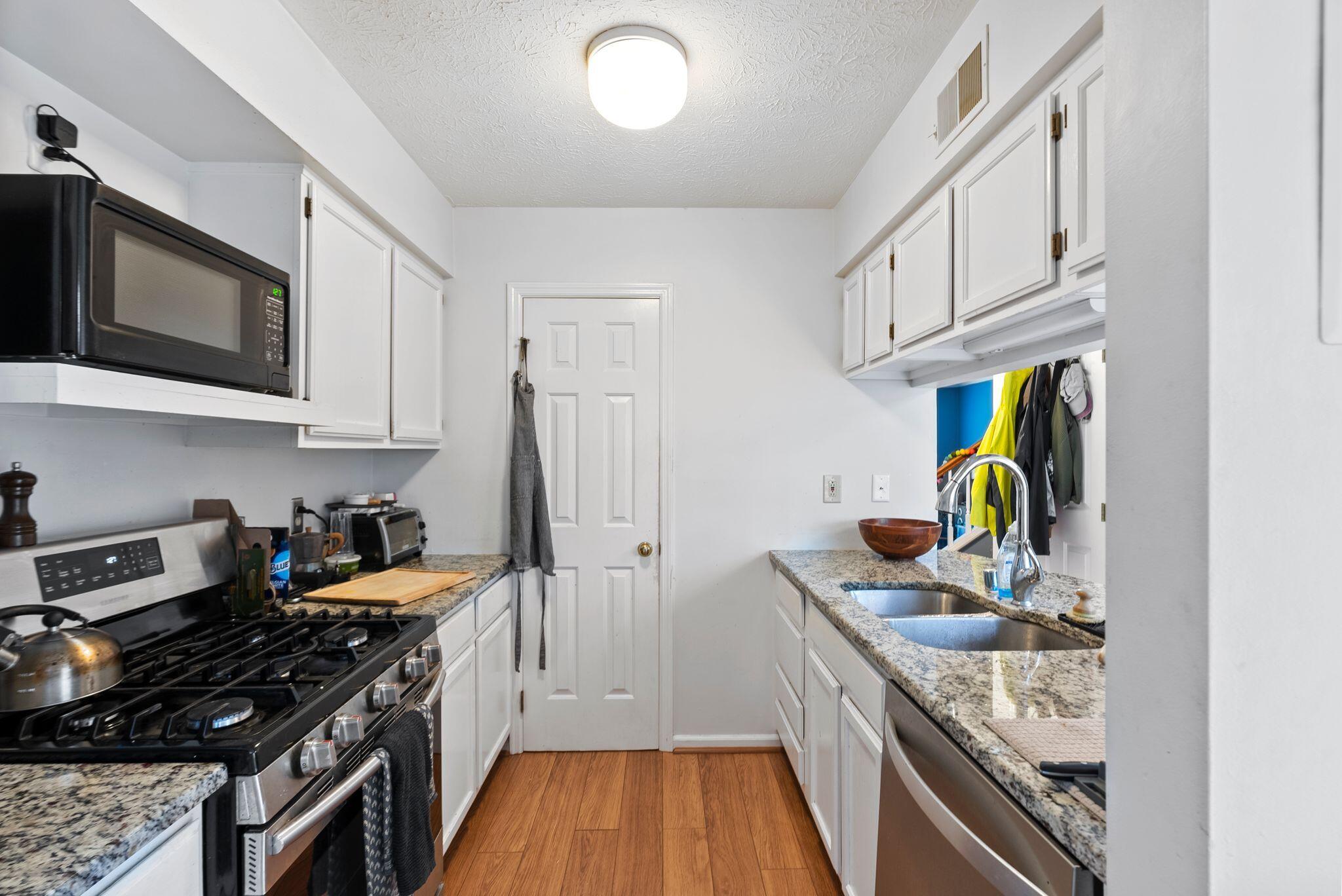 541 West Short Street Unit: 27
