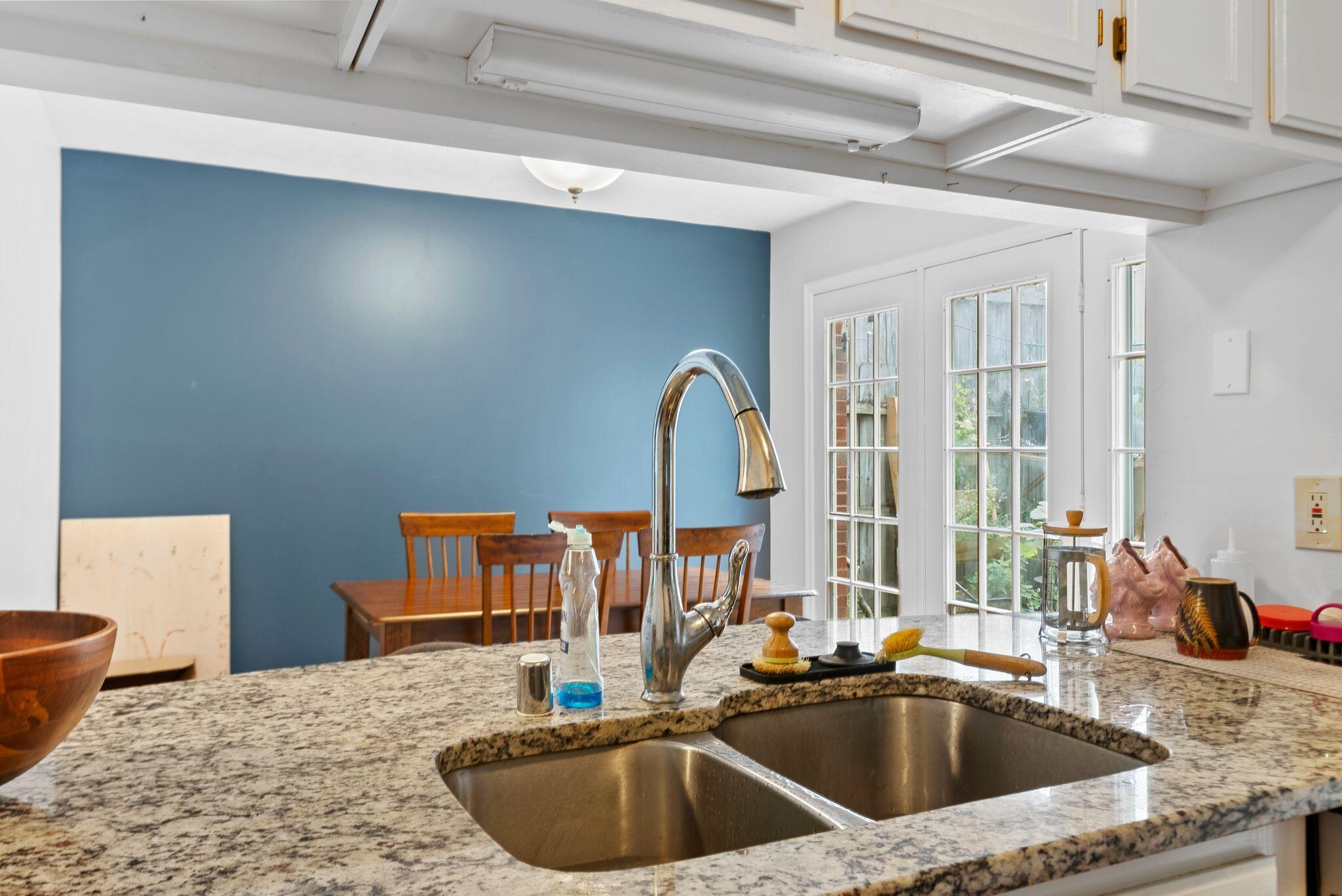 541 West Short Street Unit: 27