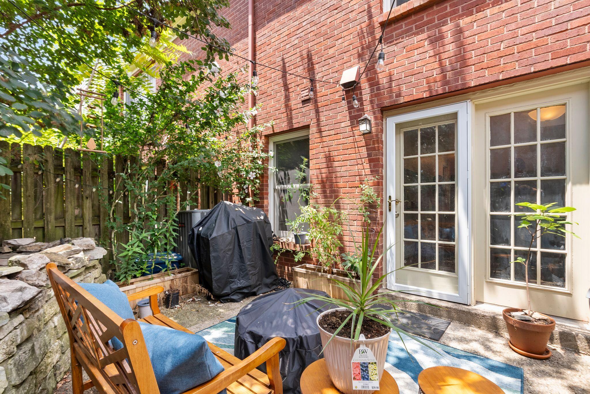 541 West Short Street Unit: 27