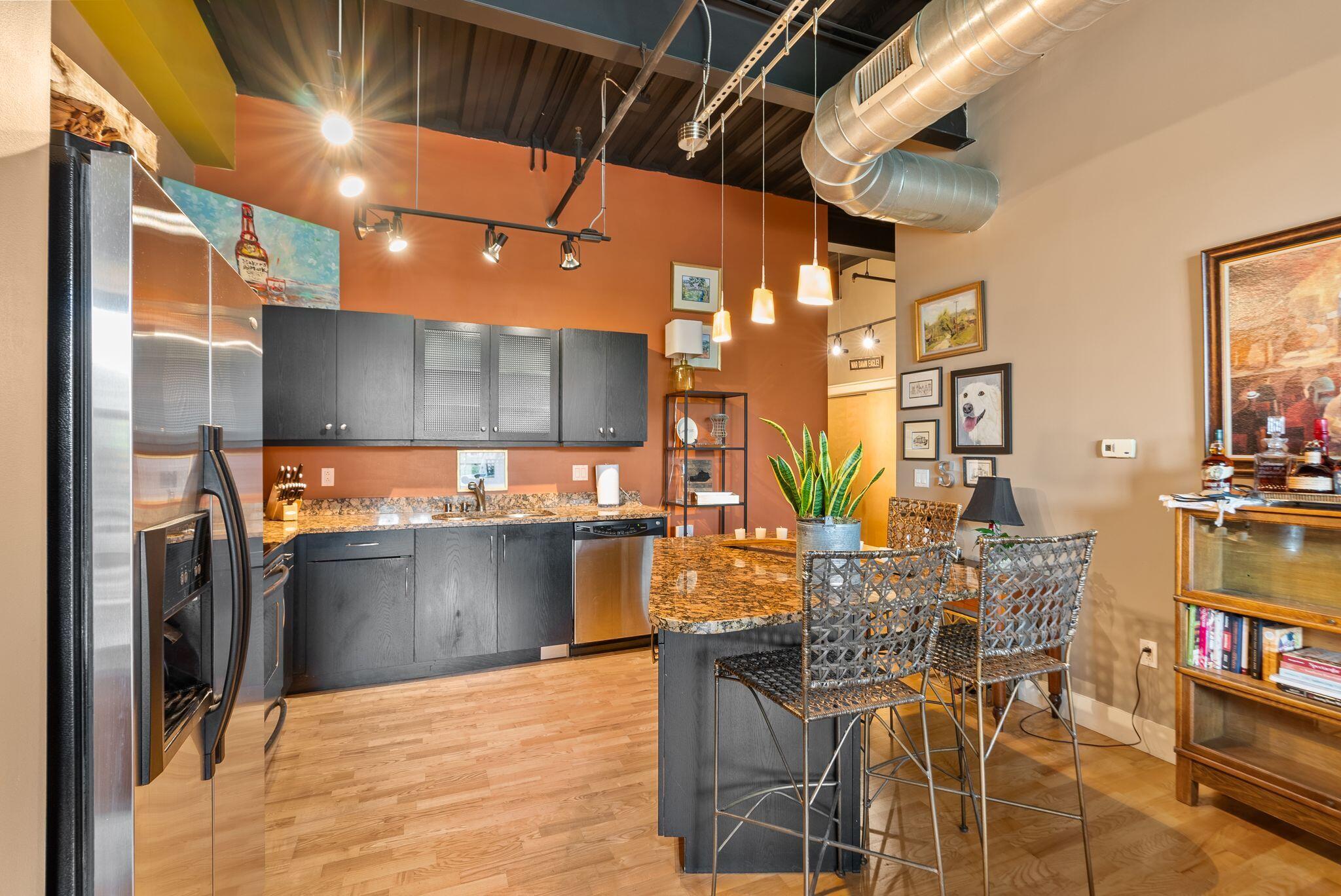 350 East Short Street Unit: 324