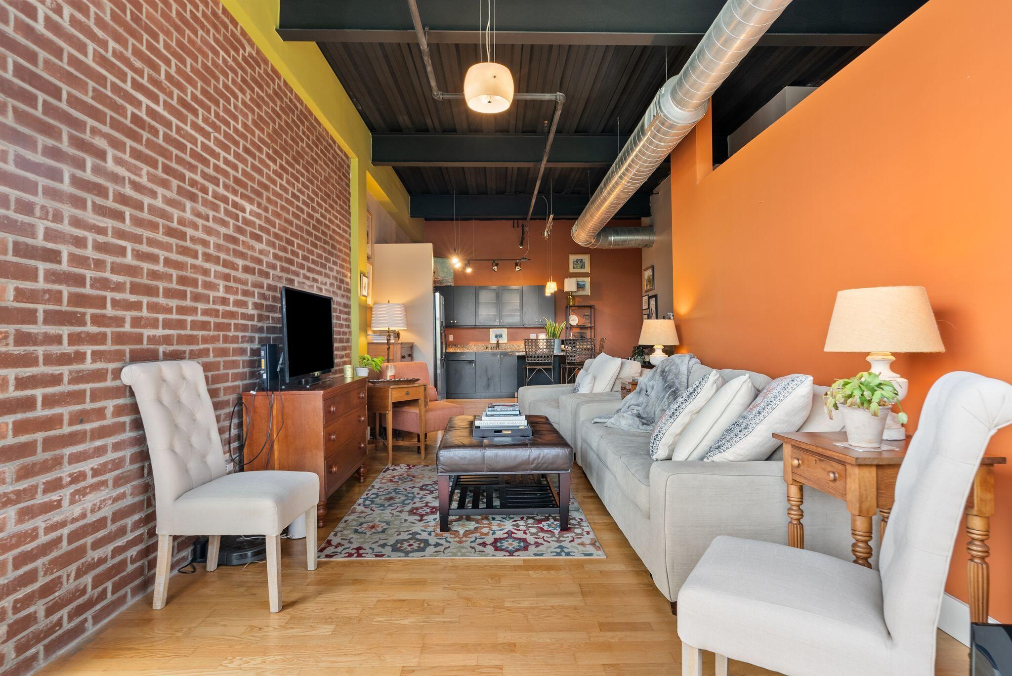 350 East Short Street Unit: 324