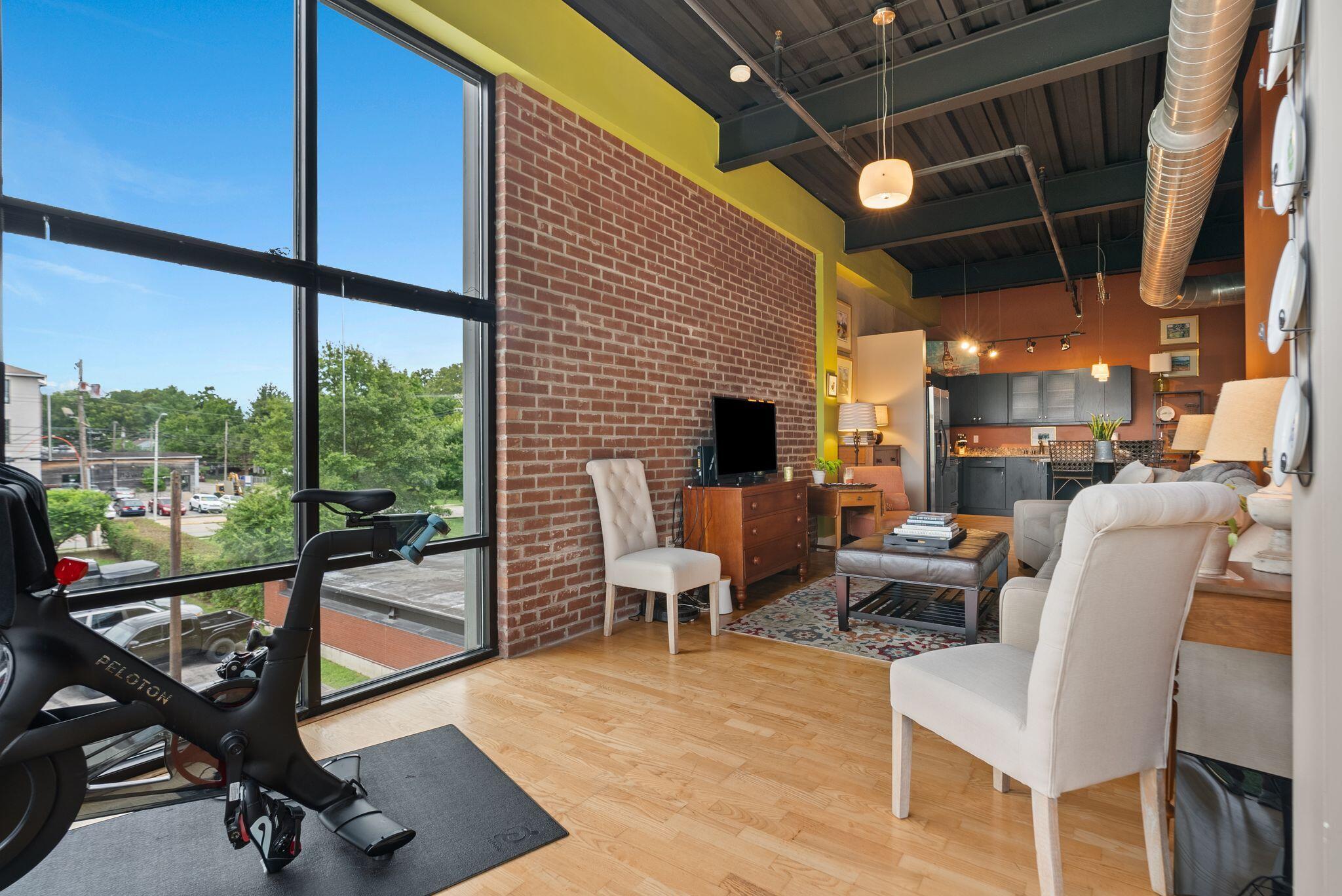 350 East Short Street Unit: 324