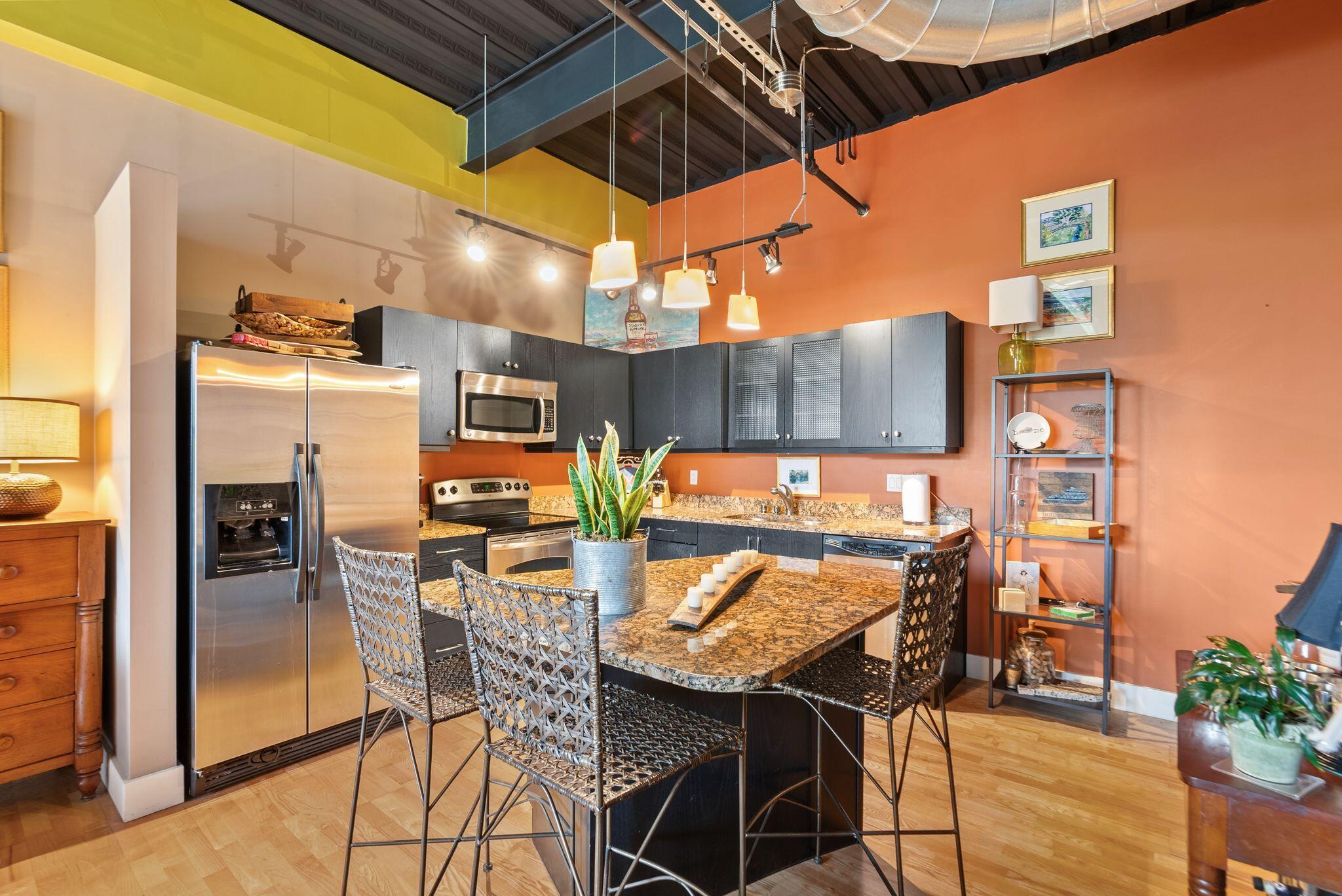 350 East Short Street Unit: 324