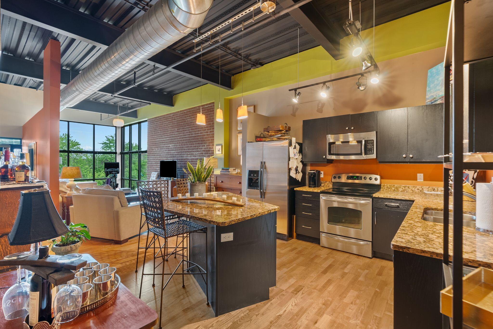 350 East Short Street Unit: 324